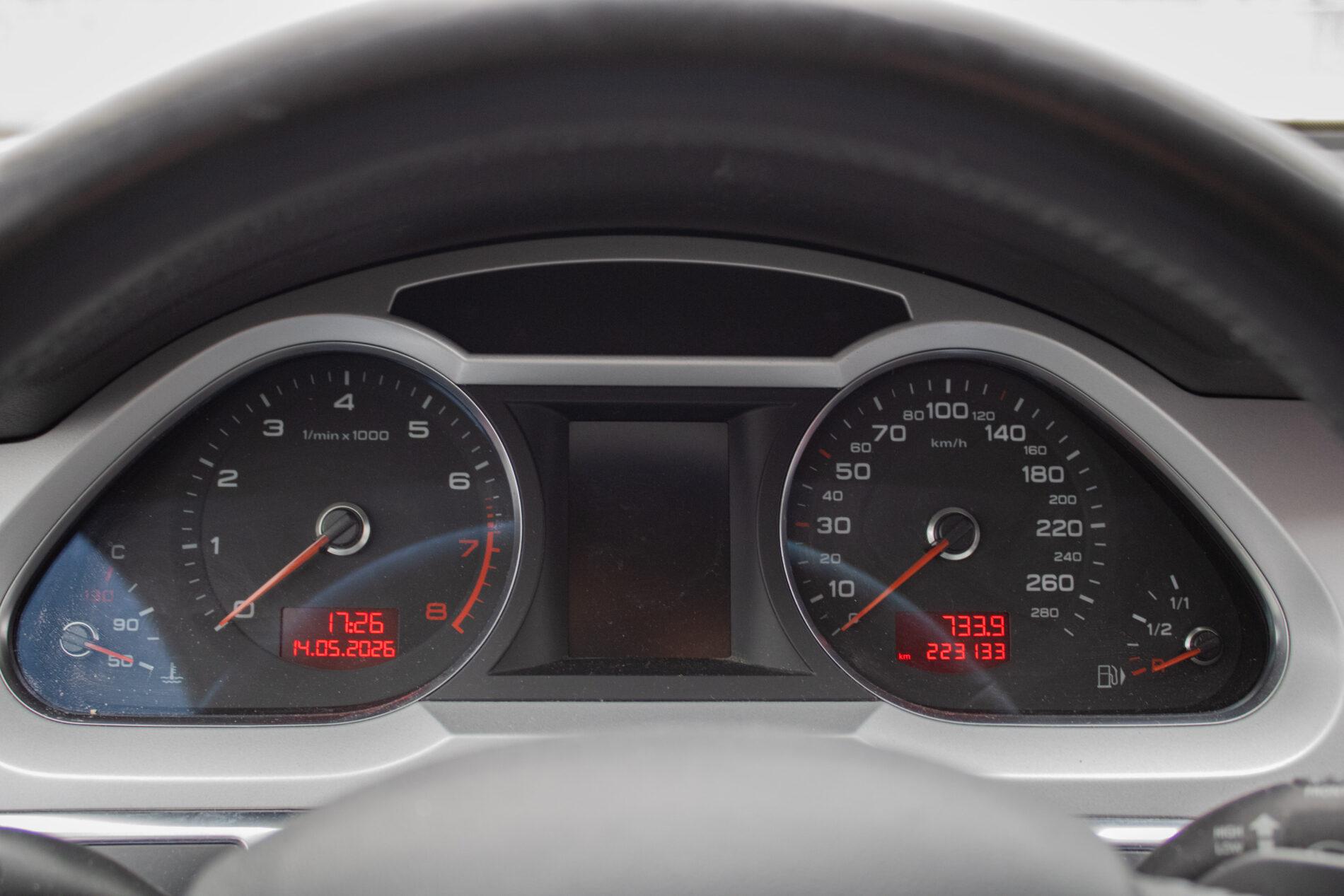 2011 AUDI A6, šedá kombi, 223 133 km