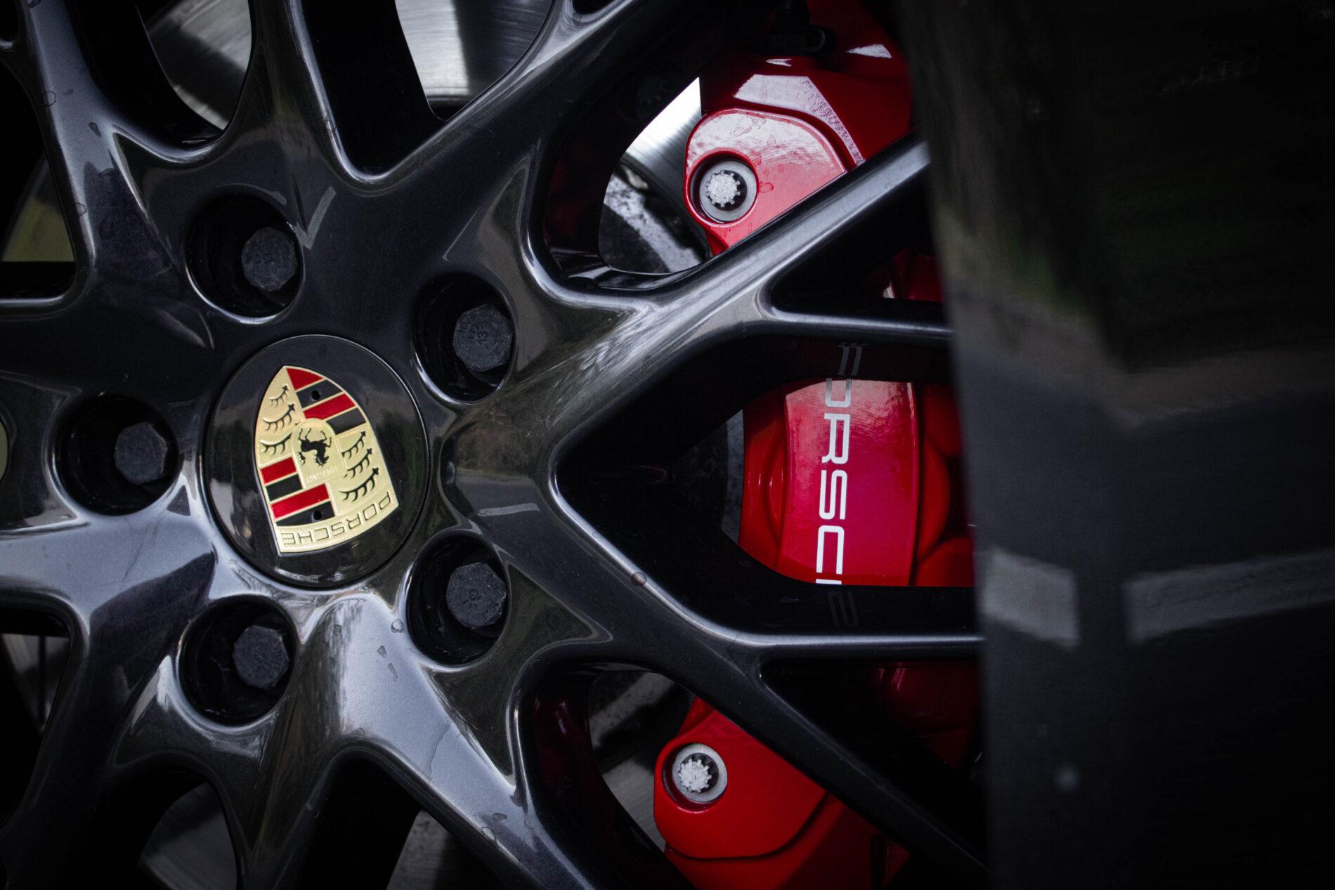 2019 Porsche Panamera GTS, černá kombi, 81 950 km