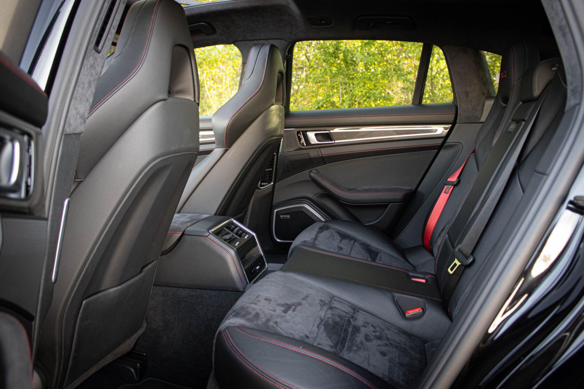 2019 Porsche Panamera GTS, černá kombi, 81 950 km