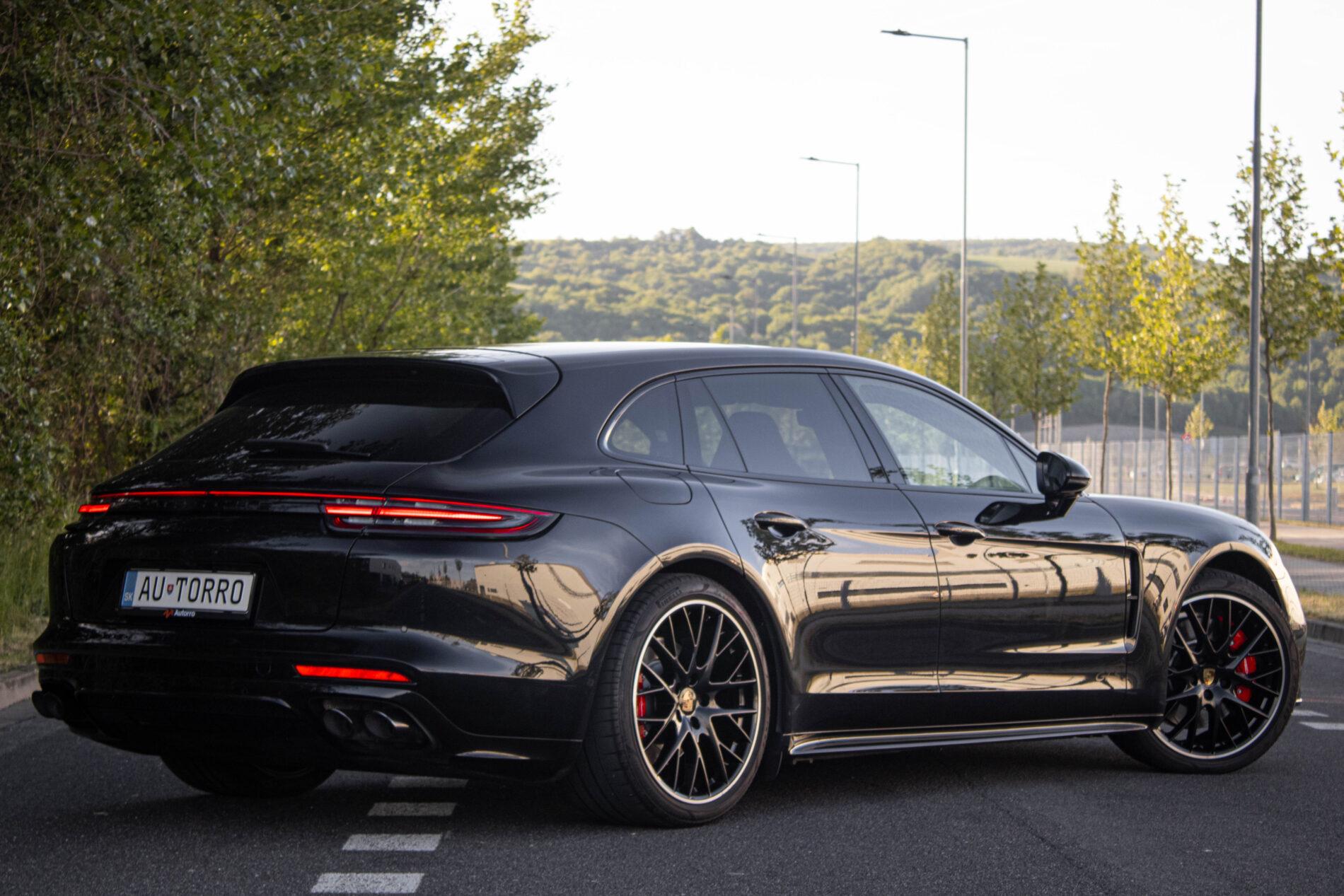 2019 Porsche Panamera GTS, černá kombi, 81 950 km