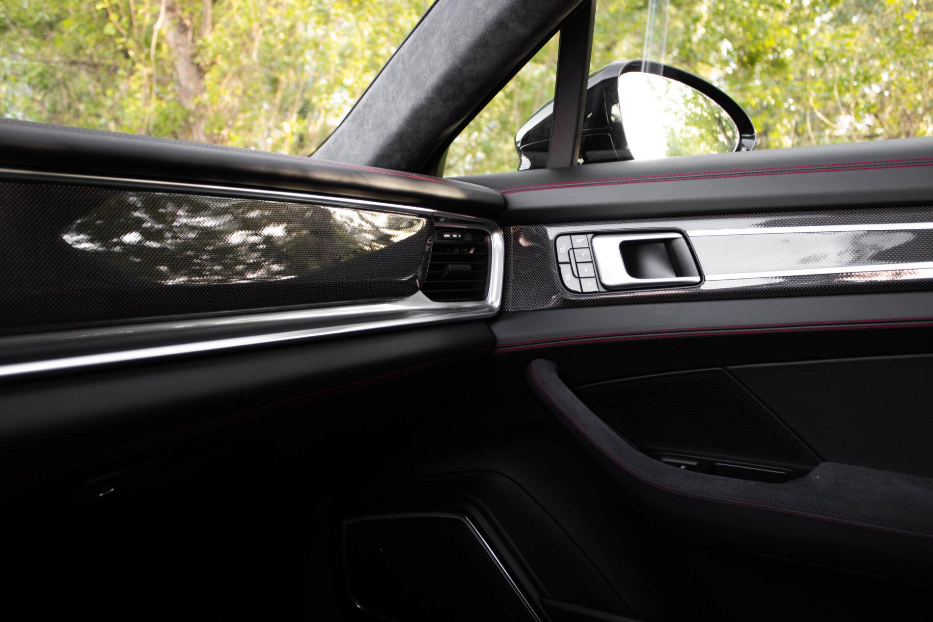 2019 Porsche Panamera GTS, černá kombi, 81 950 km
