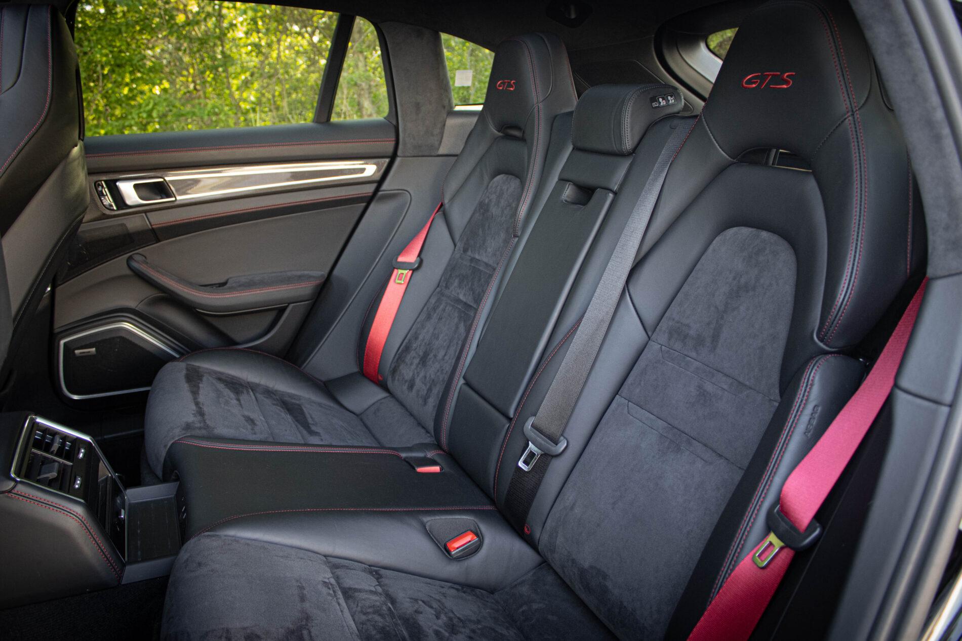 2019 Porsche Panamera GTS, černá kombi, 81 950 km