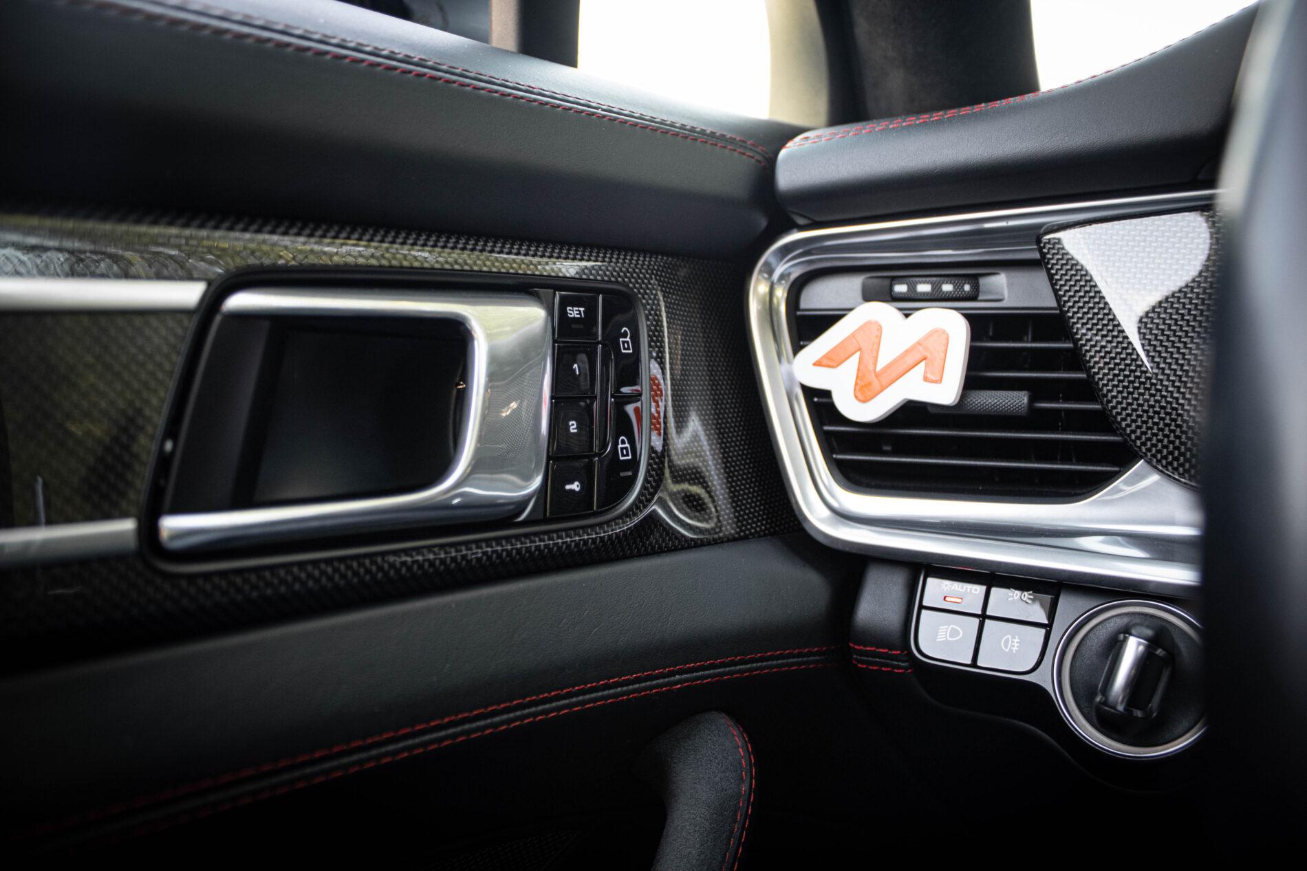 2019 Porsche Panamera GTS, černá kombi, 81 950 km