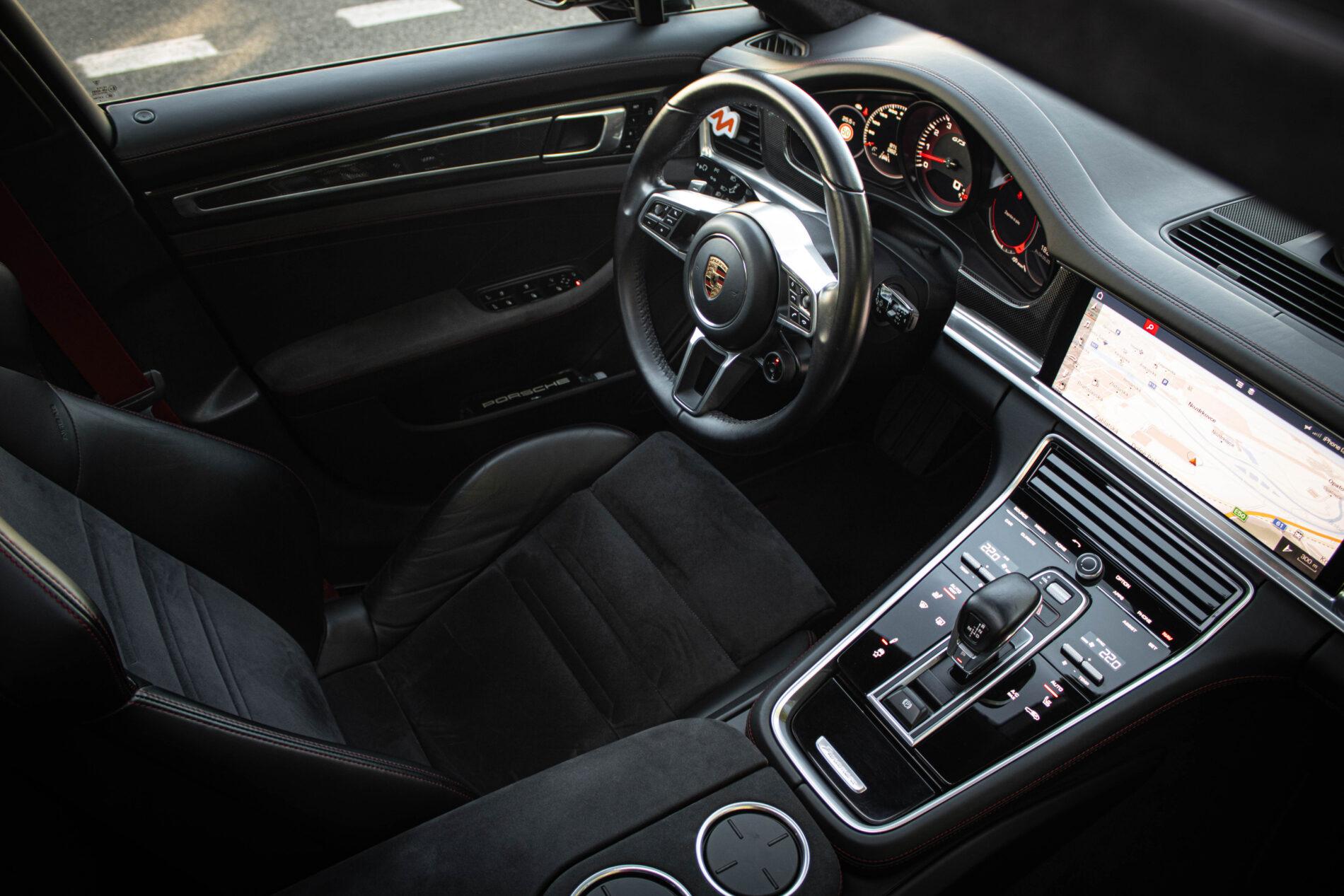 2019 Porsche Panamera GTS, černá kombi, 81 950 km