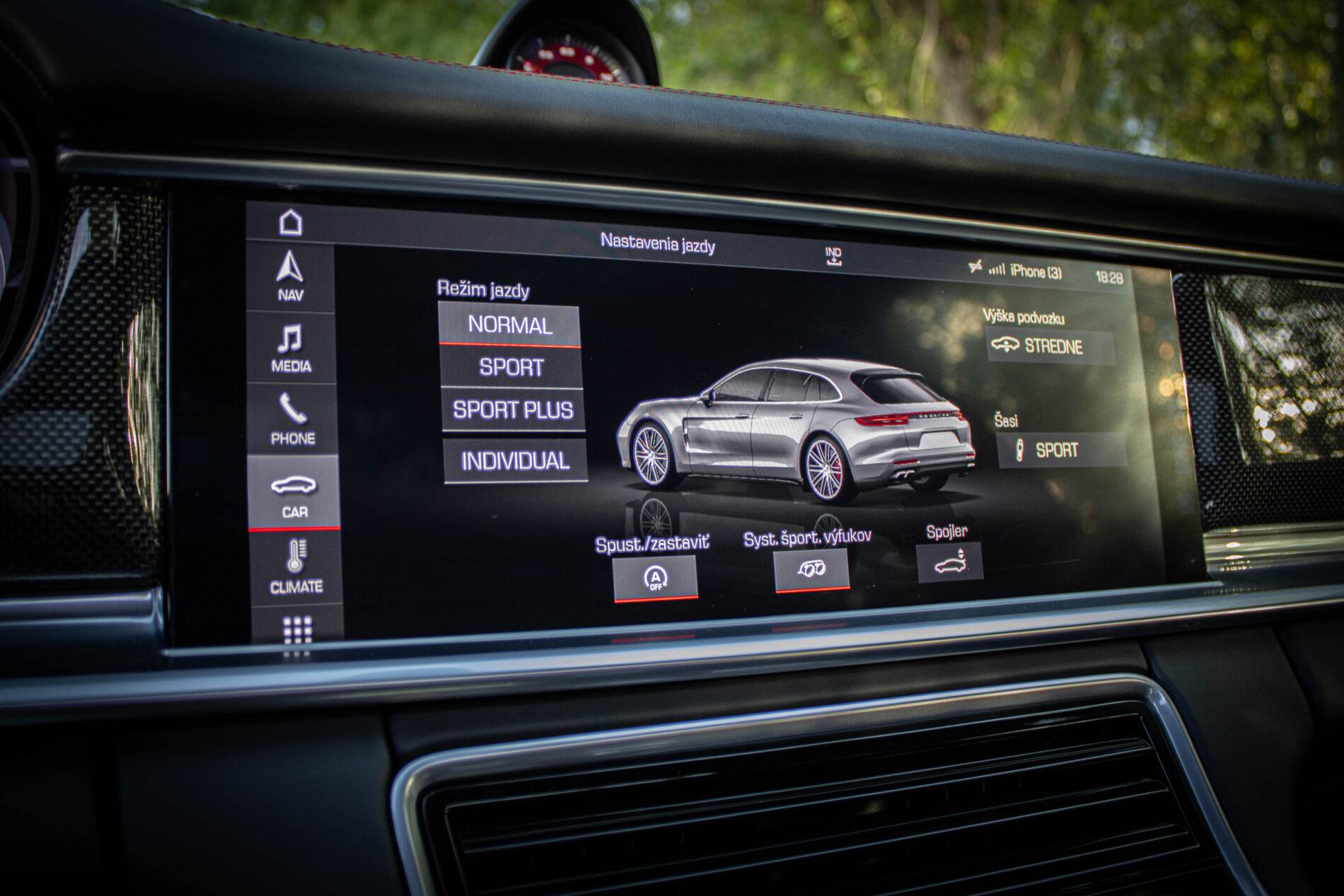 2019 Porsche Panamera GTS, černá kombi, 81 950 km