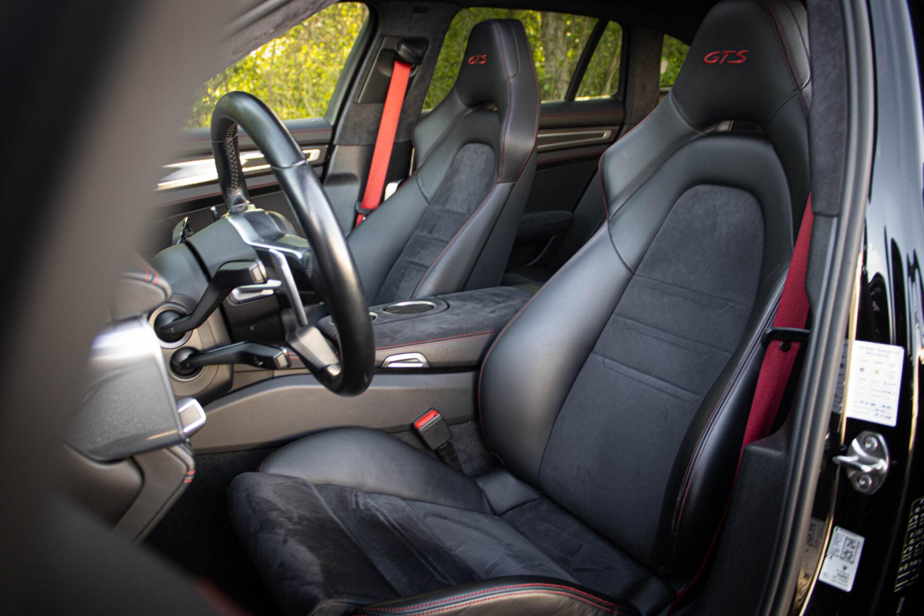 2019 Porsche Panamera GTS, černá kombi, 81 950 km