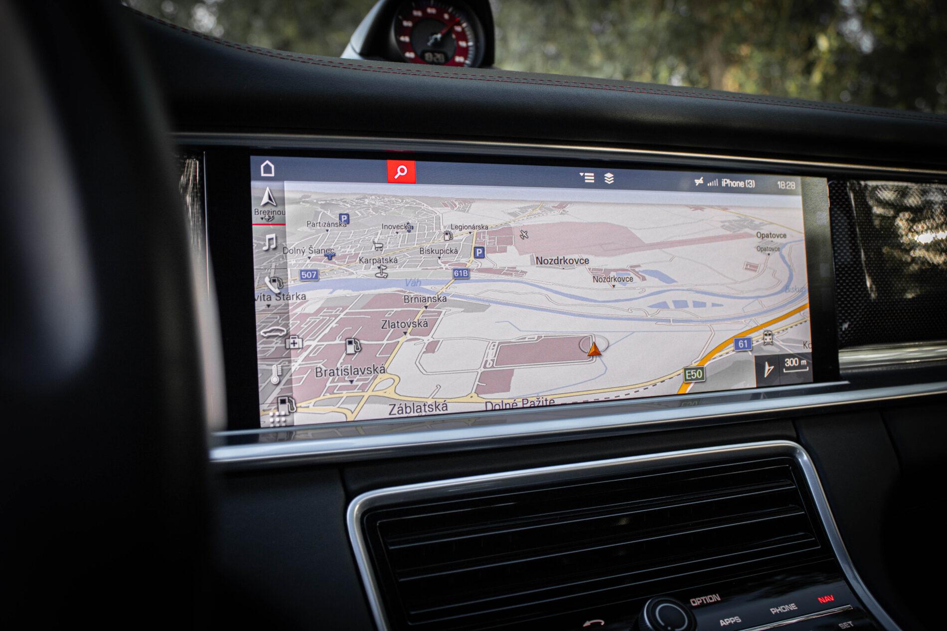 2019 Porsche Panamera GTS, černá kombi, 81 950 km