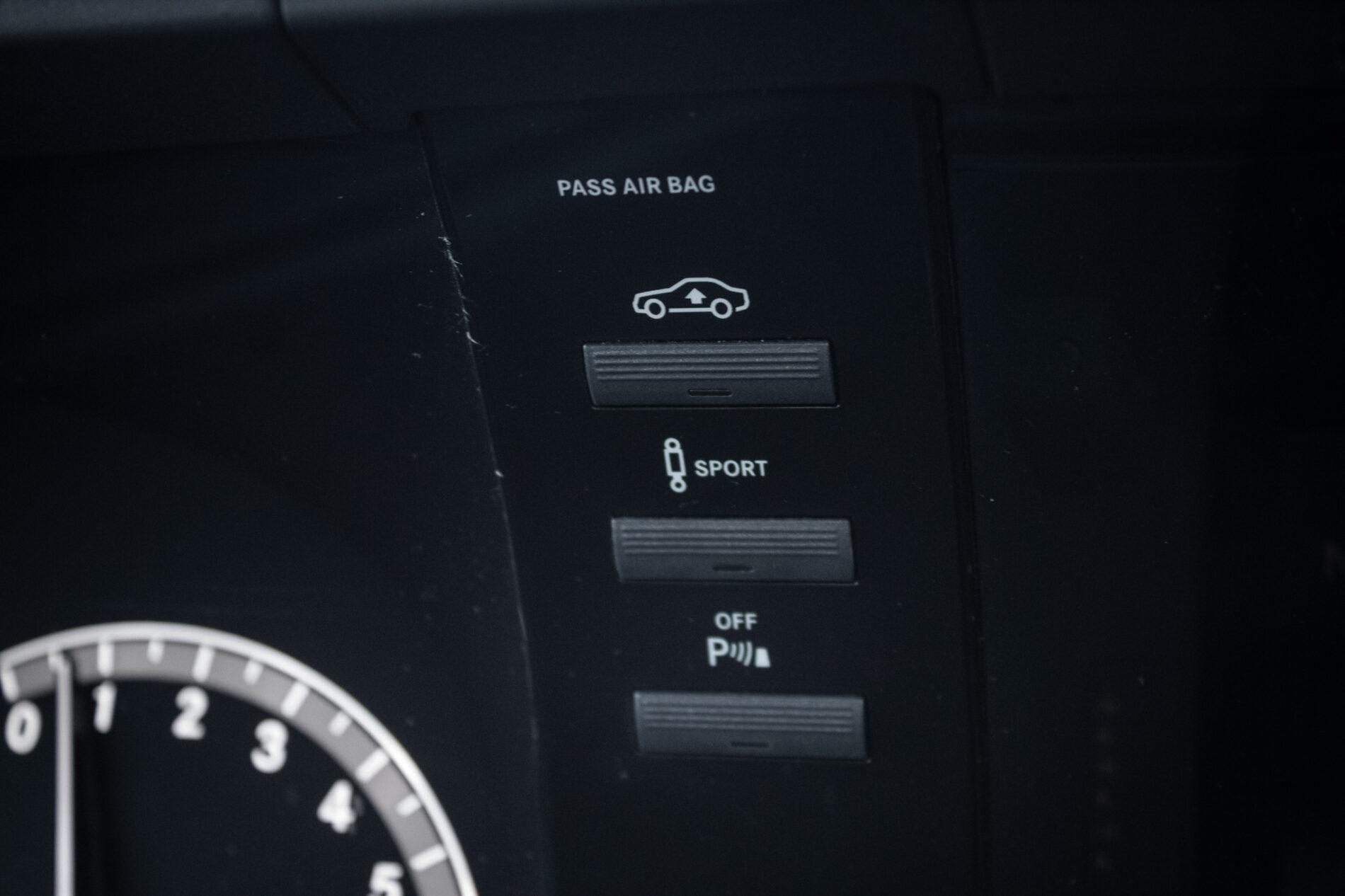 2011 Mercedes-Benz CL 500, bílá kupé, 217 725 km