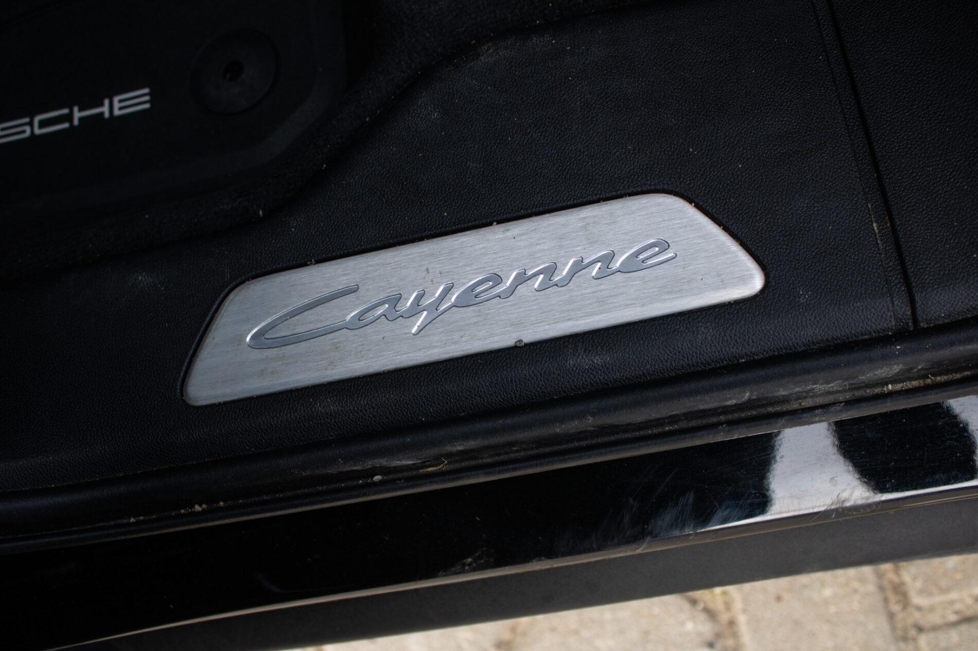 2023 Porsche Cayenne S, černá suv, 37 493 km