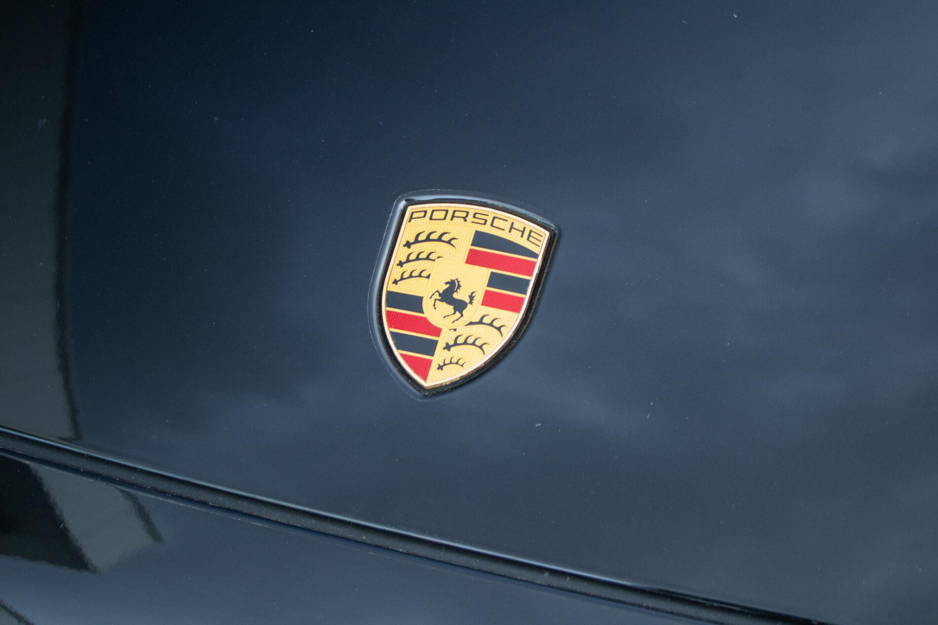 2023 Porsche Cayenne S, černá suv, 37 493 km