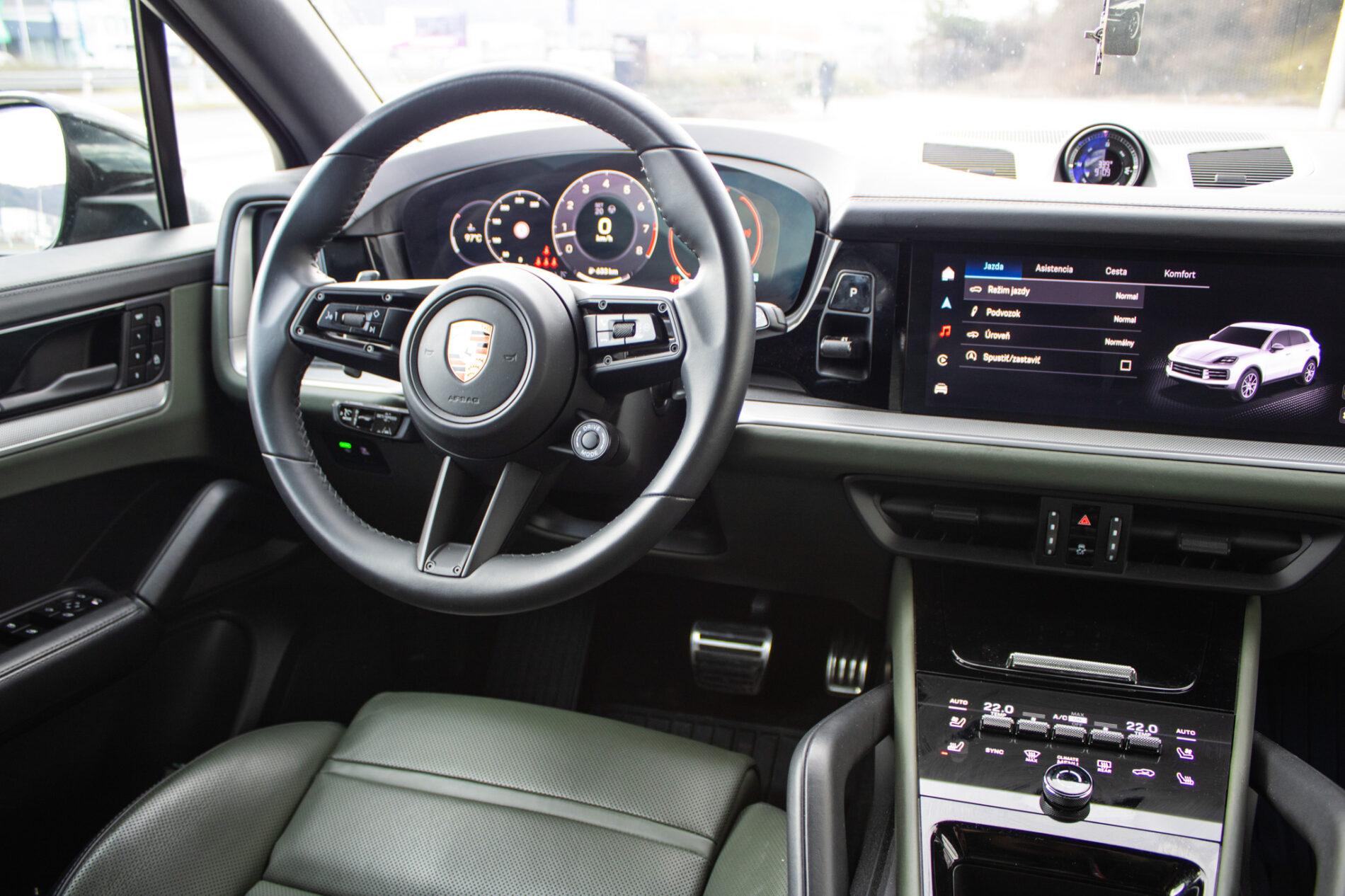 2023 Porsche Cayenne S, černá suv, 37 493 km