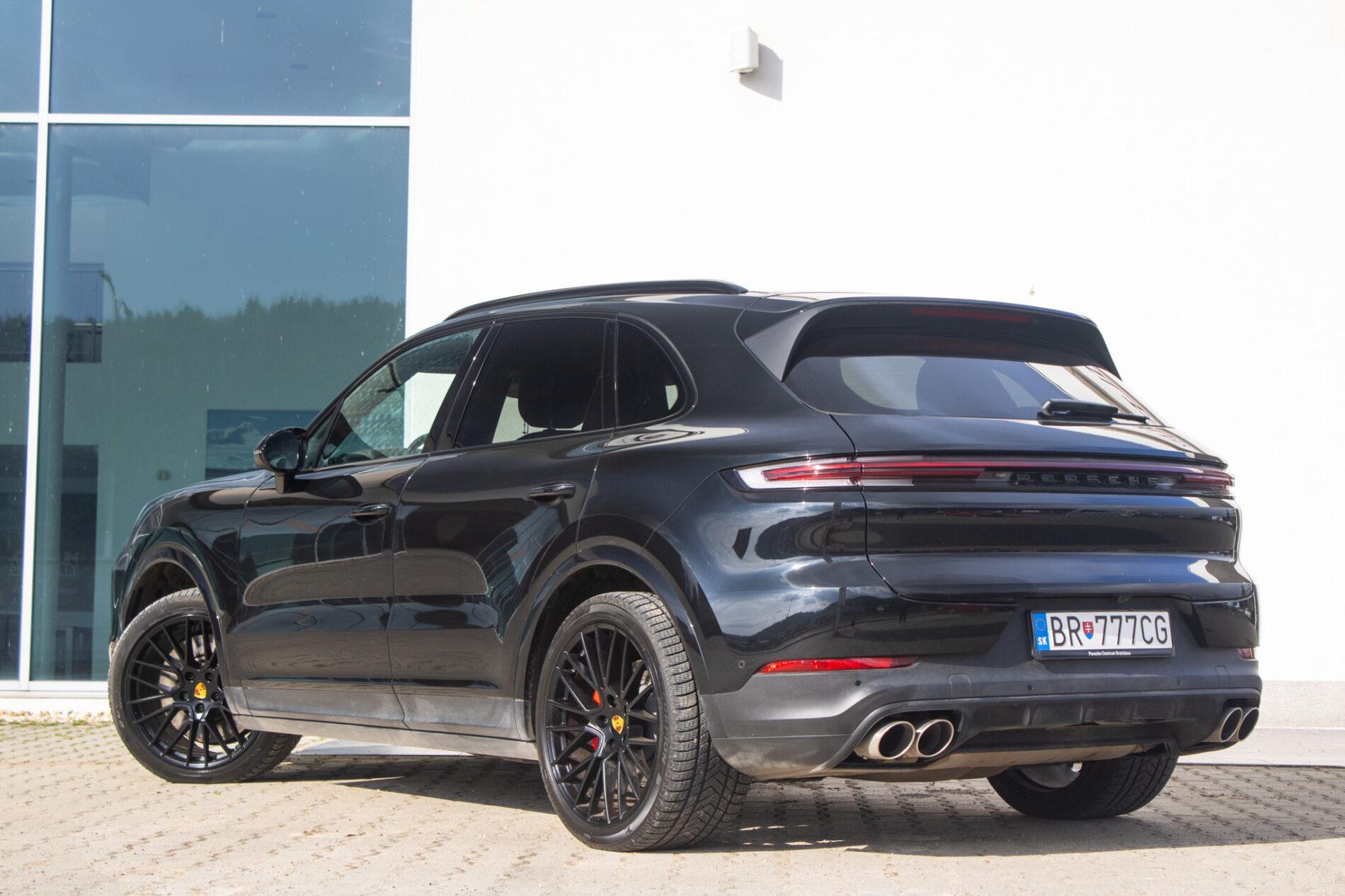 2023 Porsche Cayenne S, černá suv, 37 493 km