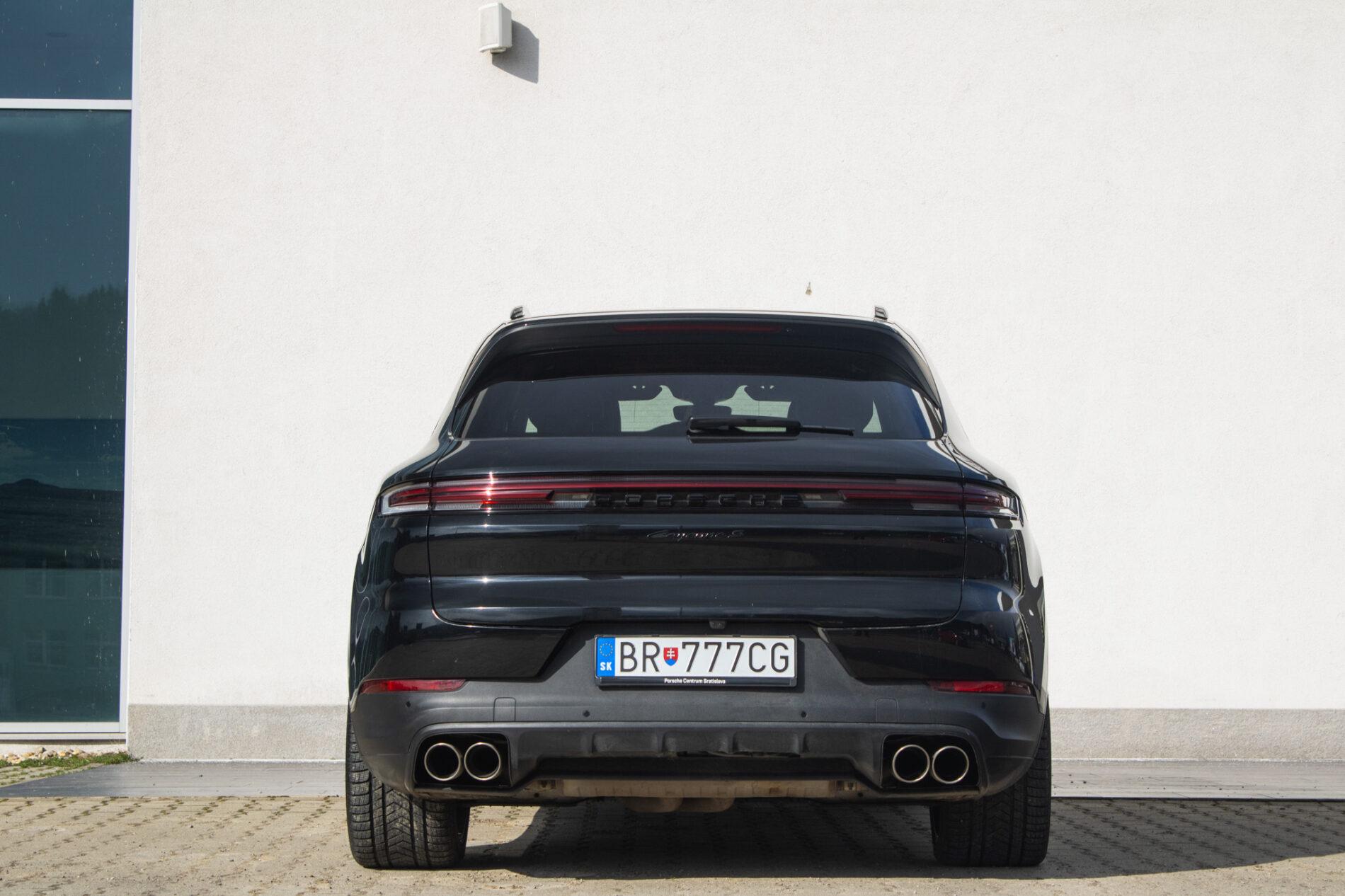 2023 Porsche Cayenne S, černá suv, 37 493 km