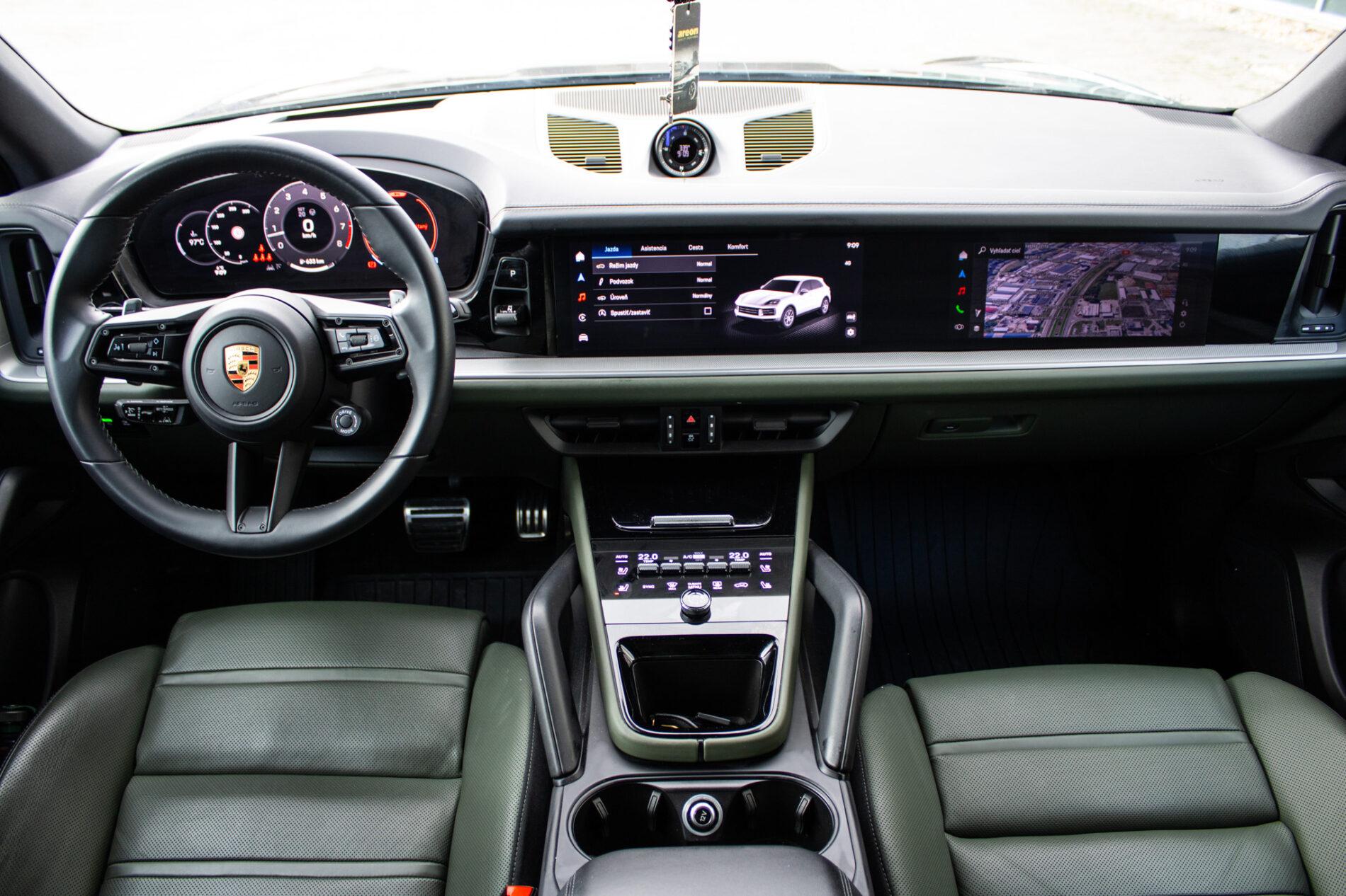 2023 Porsche Cayenne S, černá suv, 37 493 km