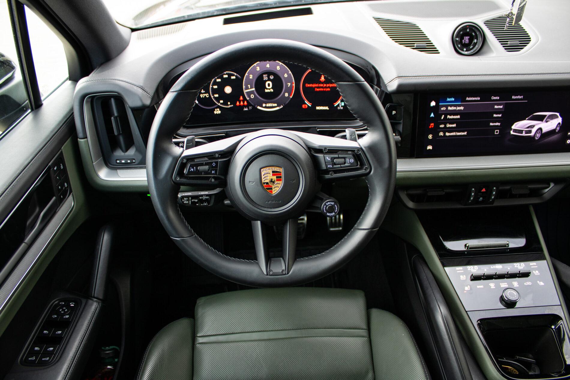 2023 Porsche Cayenne S, černá suv, 37 493 km