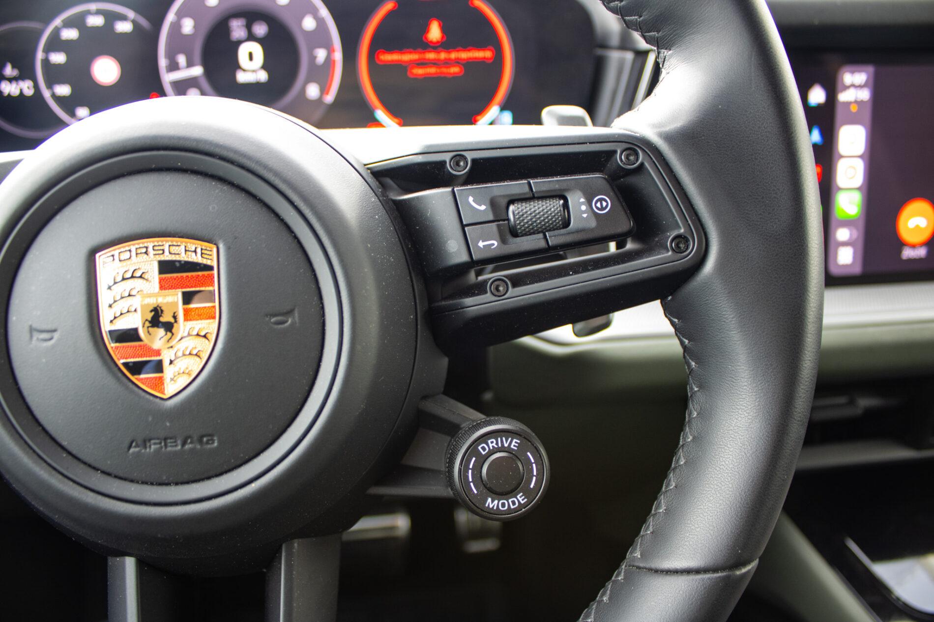 2023 Porsche Cayenne S, černá suv, 37 493 km