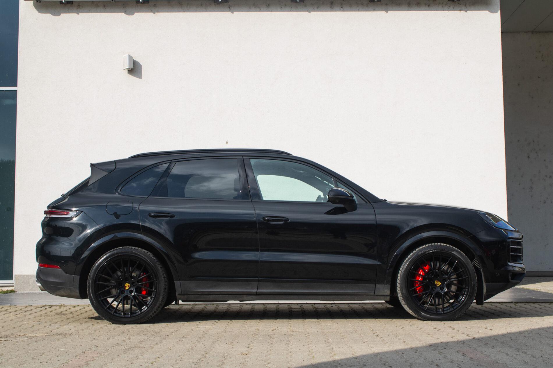2023 Porsche Cayenne S, černá suv, 37 493 km