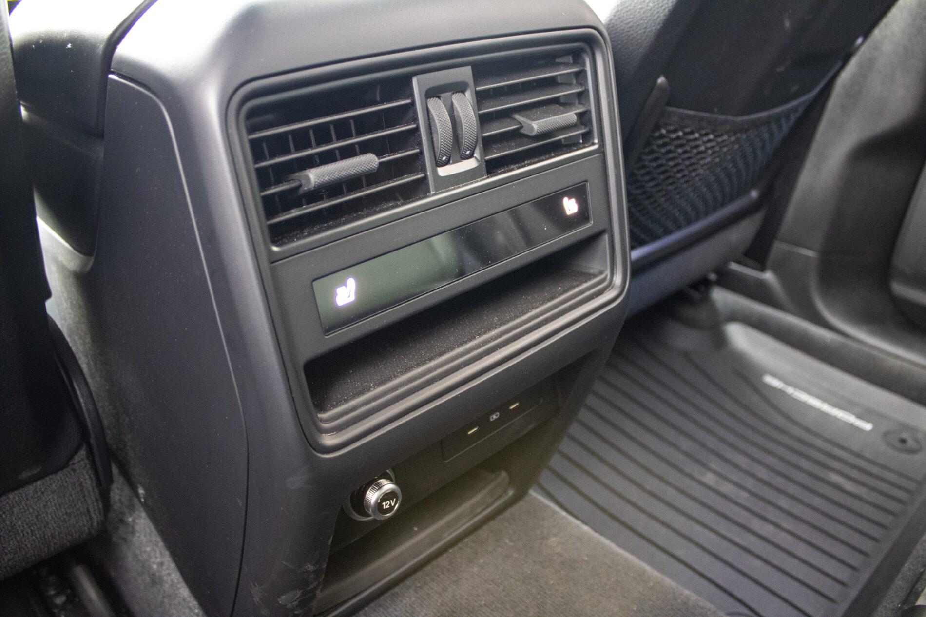 2023 Porsche Cayenne S, černá suv, 37 493 km