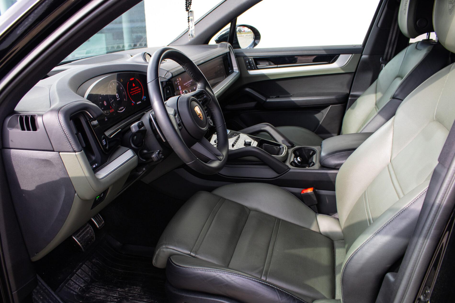 2023 Porsche Cayenne S, černá suv, 37 493 km