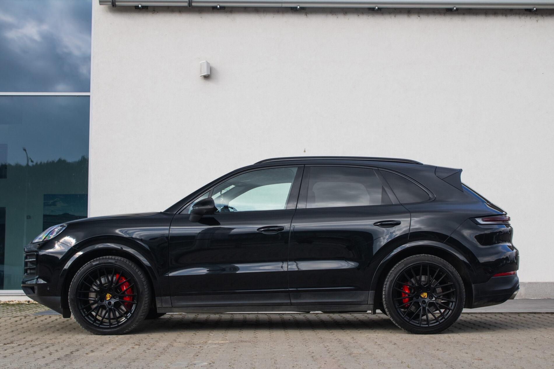 2023 Porsche Cayenne S, černá suv, 37 493 km