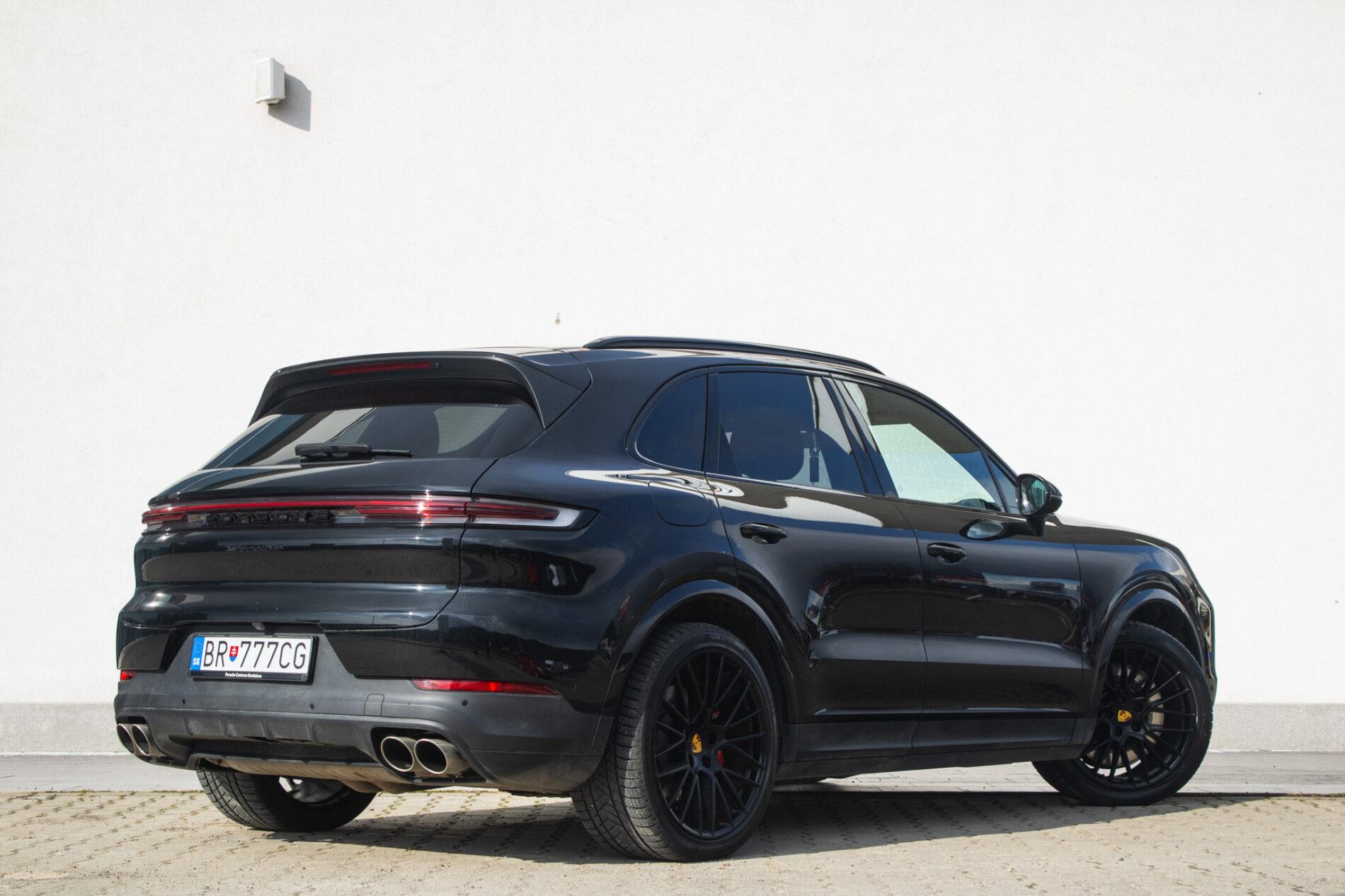 2023 Porsche Cayenne S, černá suv, 37 493 km
