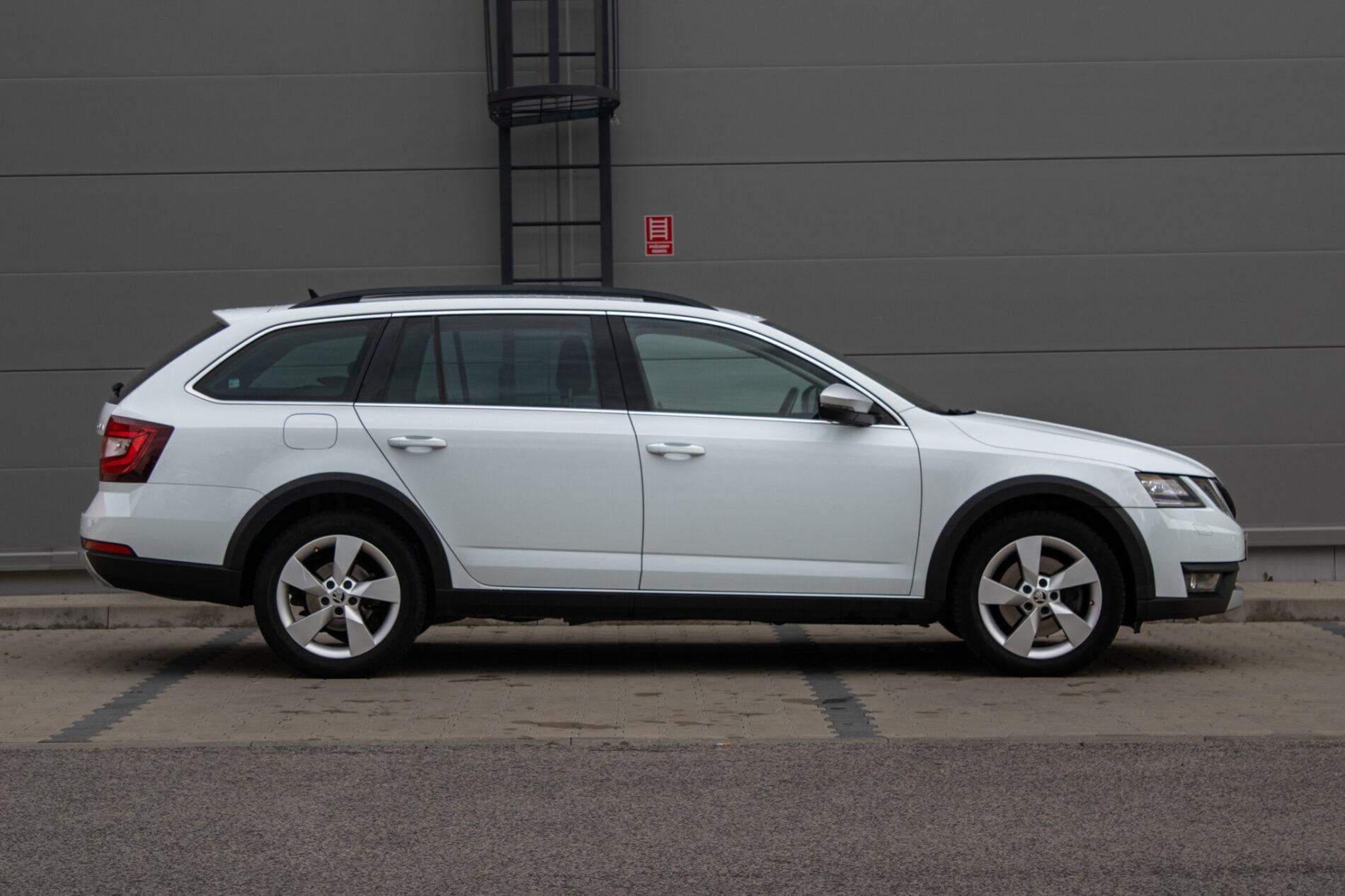 2018 Skoda Octavia RS, bílá kombi, 195 000 km