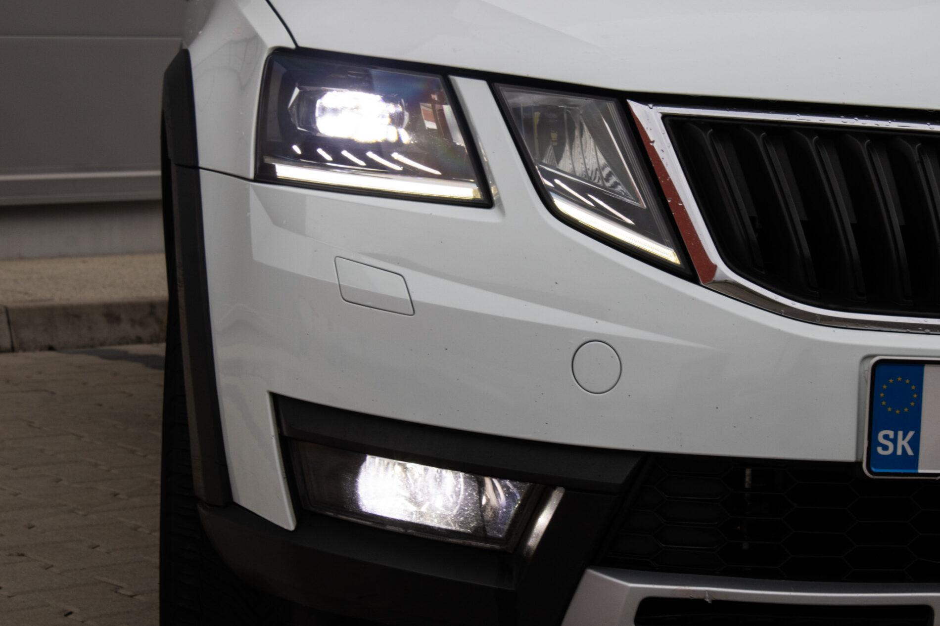 2018 Skoda Octavia RS, bílá kombi, 195 000 km