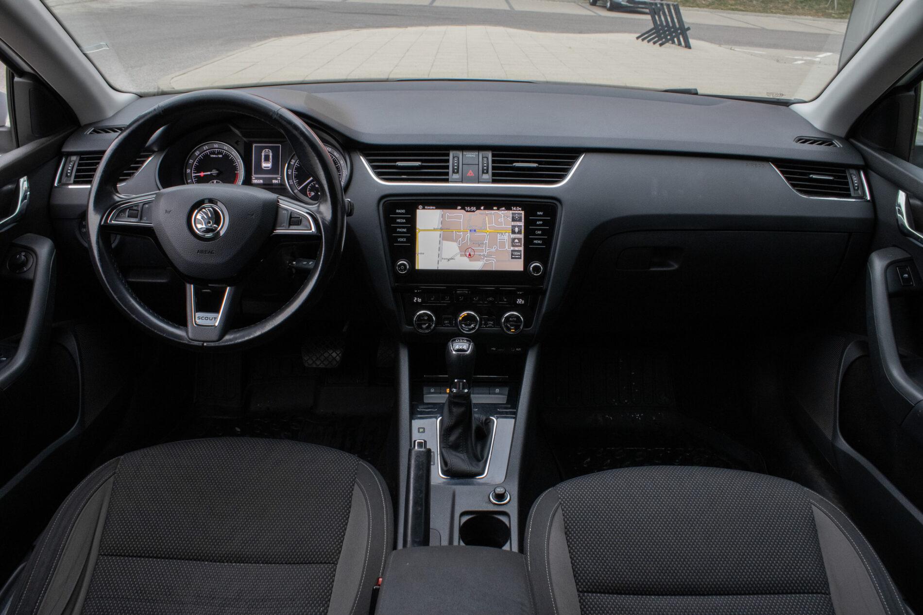 2018 Skoda Octavia RS, bílá kombi, 195 000 km