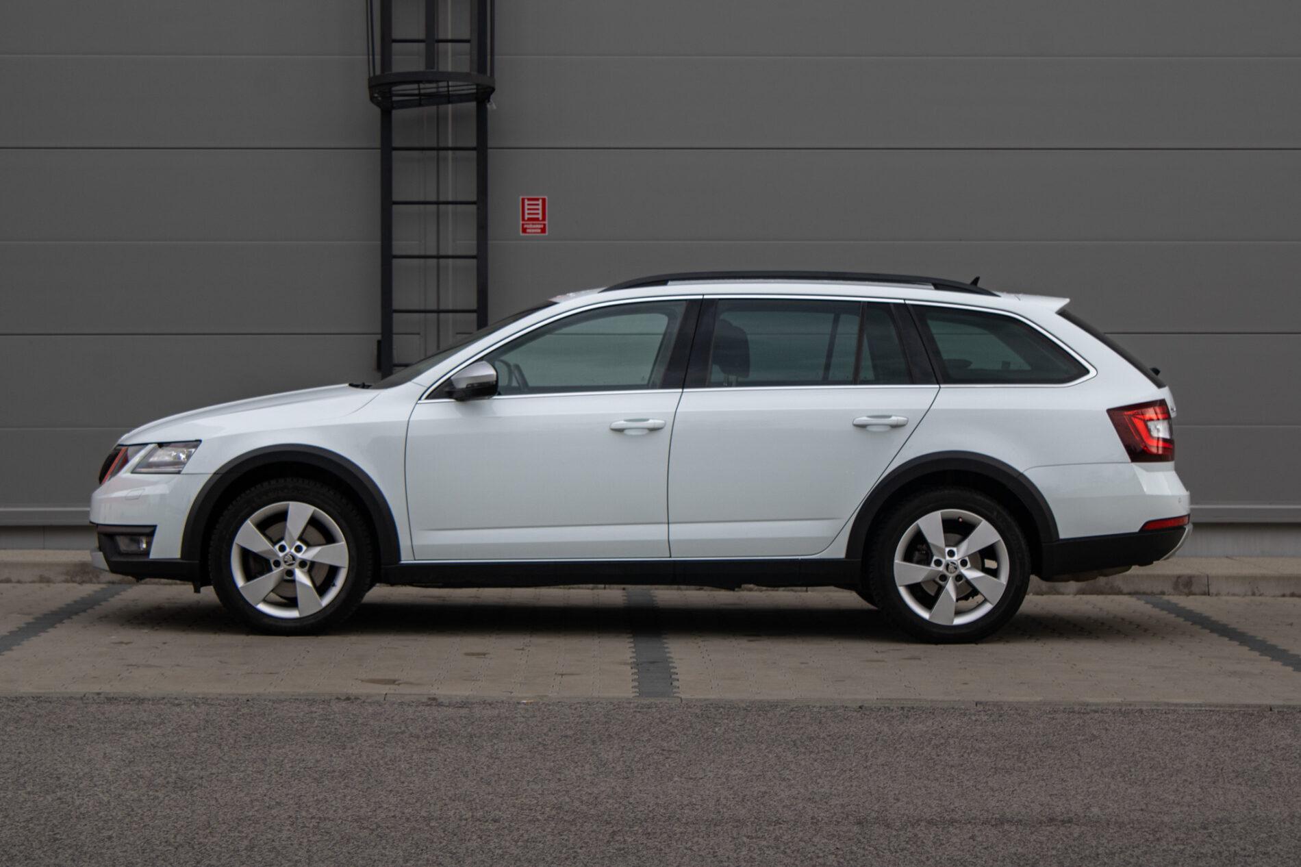2018 Skoda Octavia RS, bílá kombi, 195 000 km