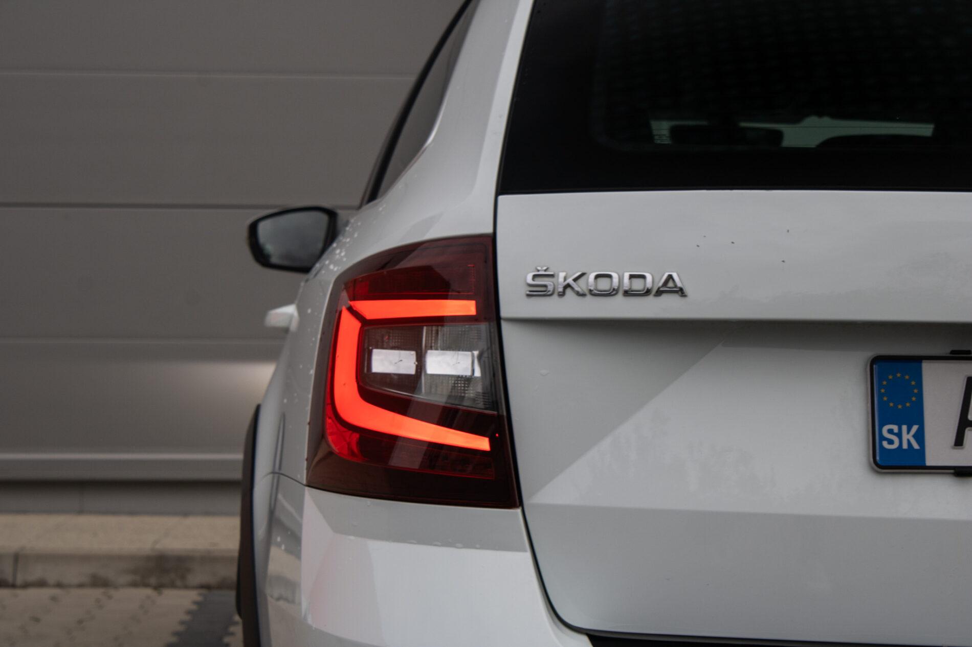 2018 Skoda Octavia RS, bílá kombi, 195 000 km