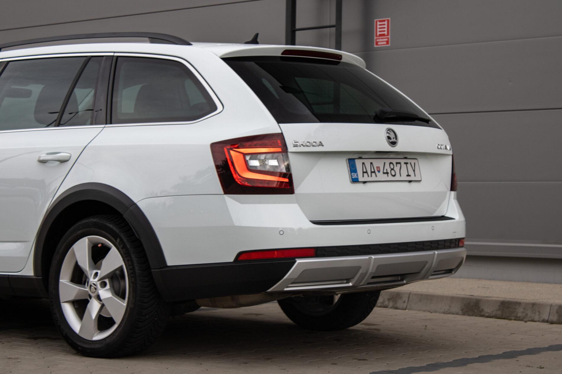 2018 Skoda Octavia RS, bílá kombi, 195 000 km