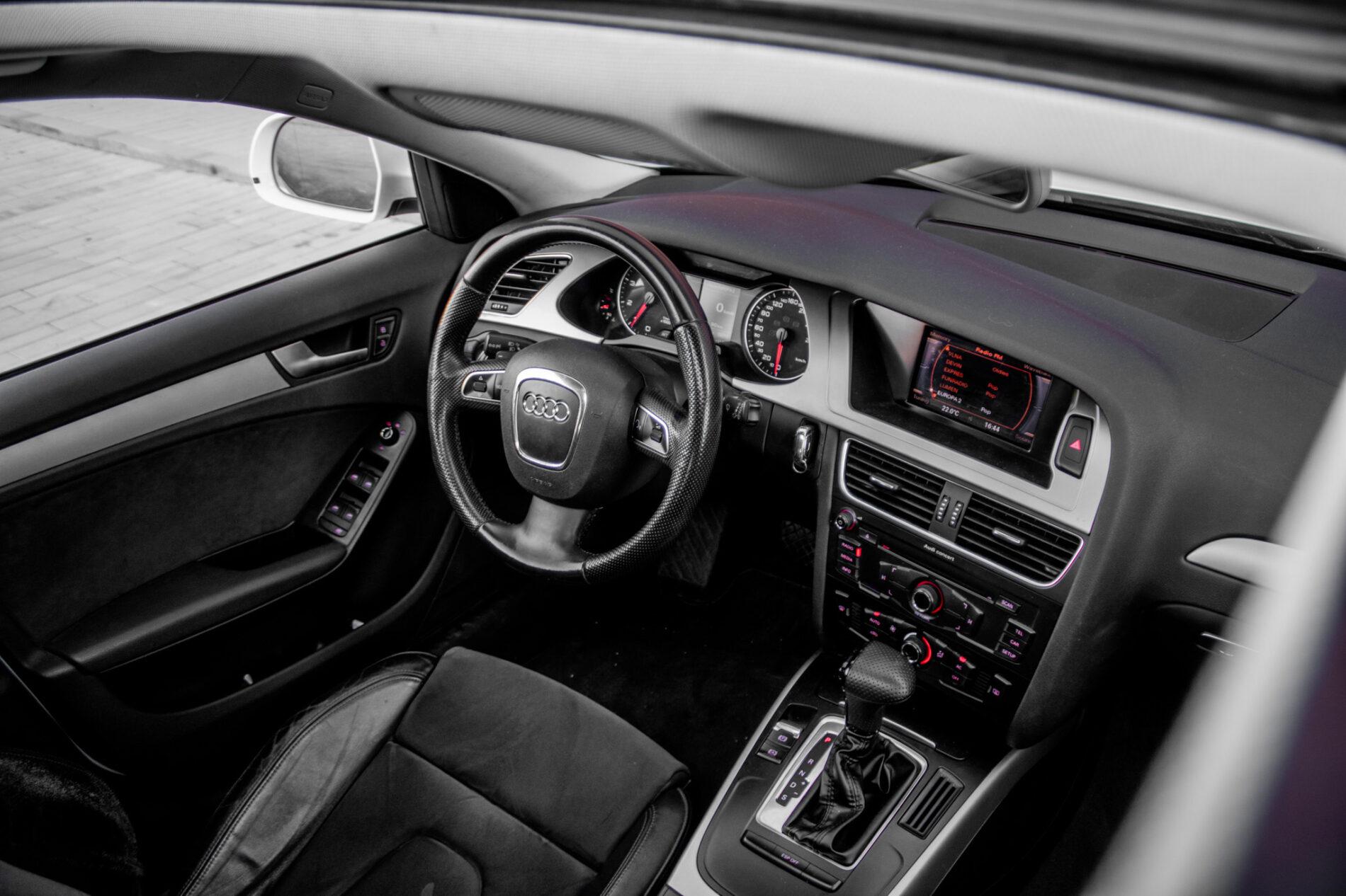 2010 AUDI A4, bílá kombi, 260 367 km