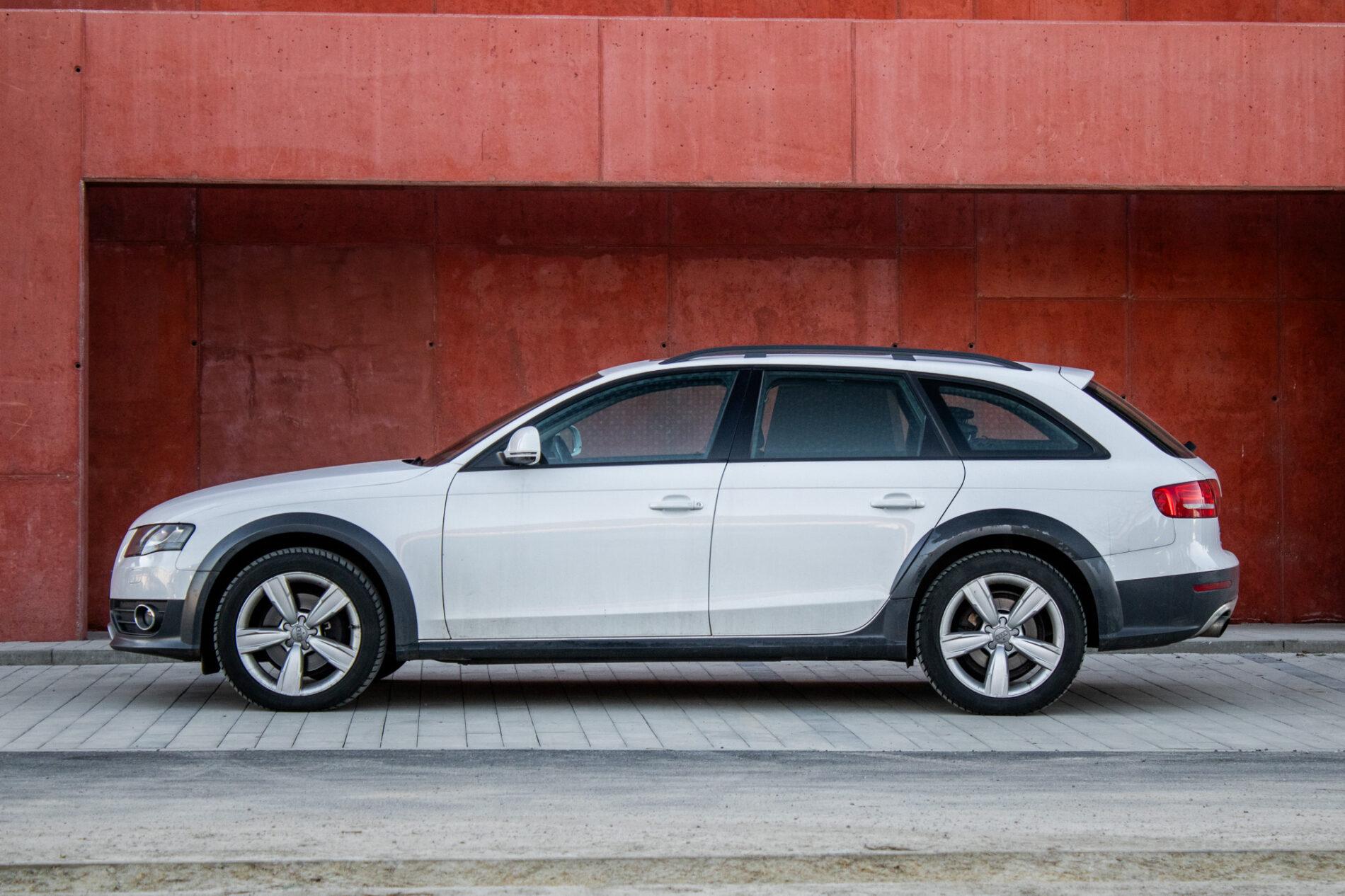 2010 AUDI A4, bílá kombi, 260 367 km
