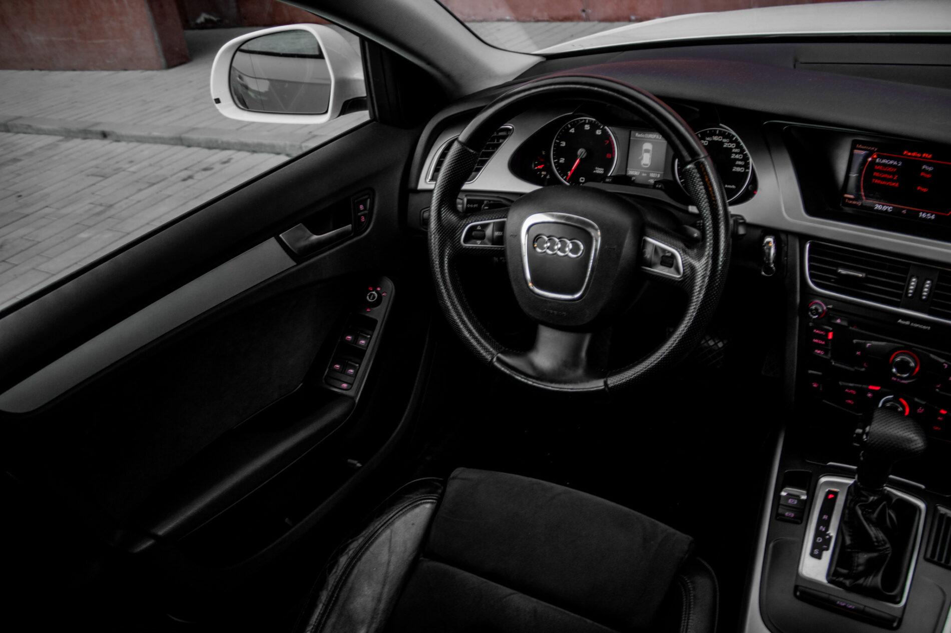 2010 AUDI A4, bílá kombi, 260 367 km