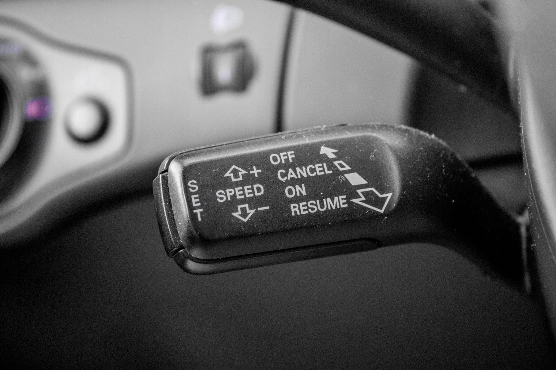 2010 AUDI A4, bílá kombi, 260 367 km