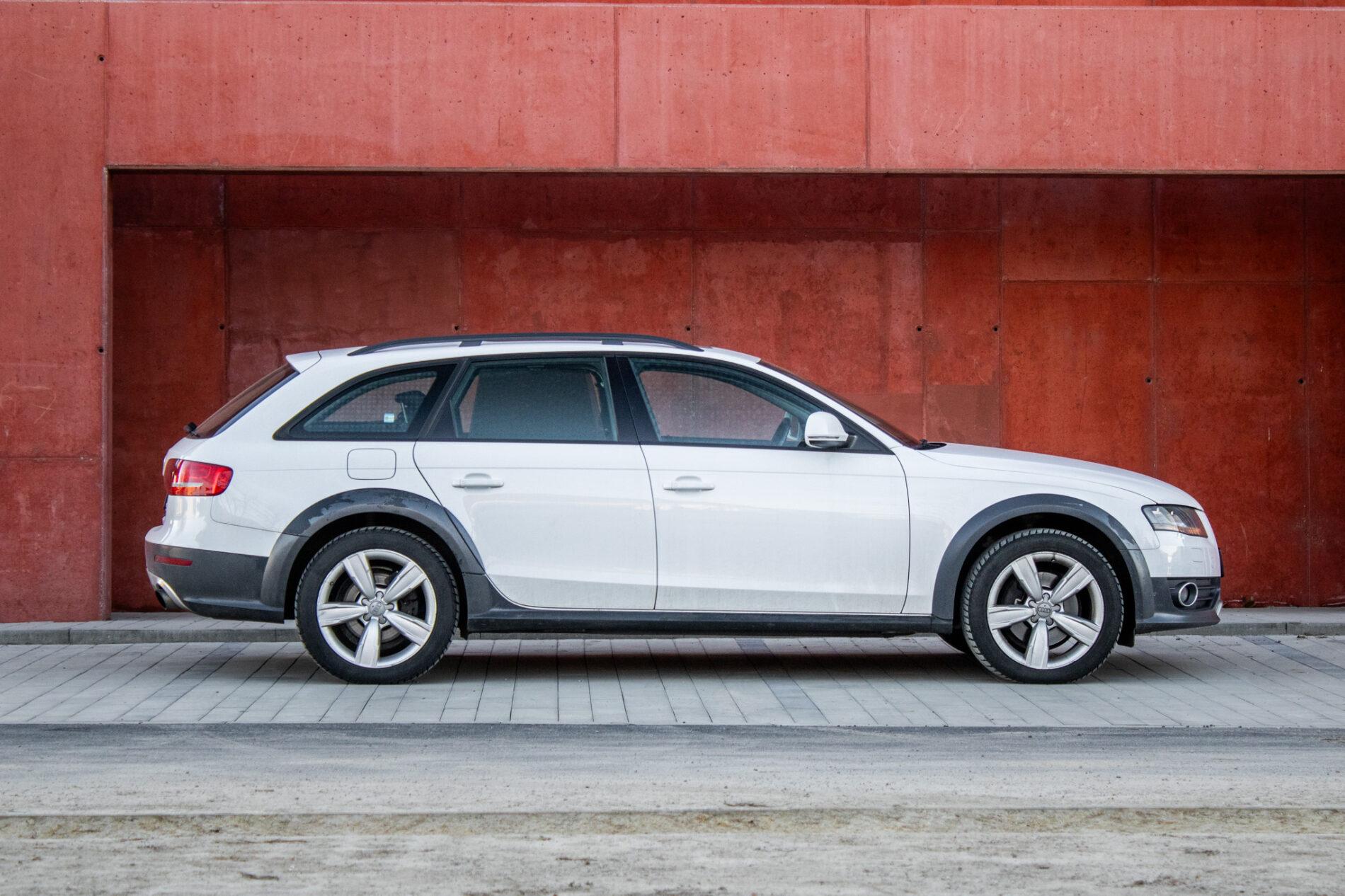 2010 AUDI A4, bílá kombi, 260 367 km