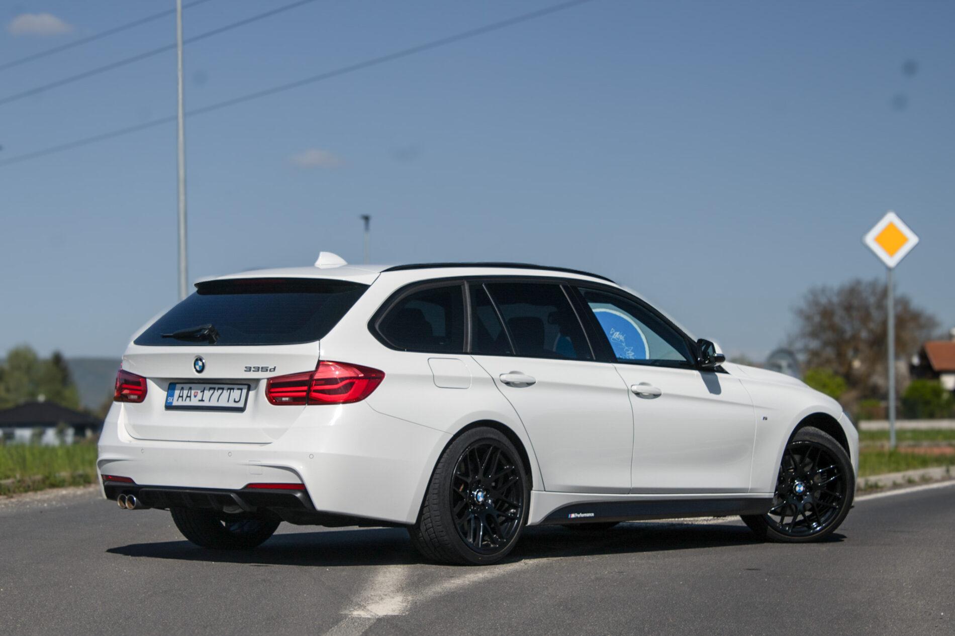 2017 BMW 335d, bílá kombi, 150 450 km