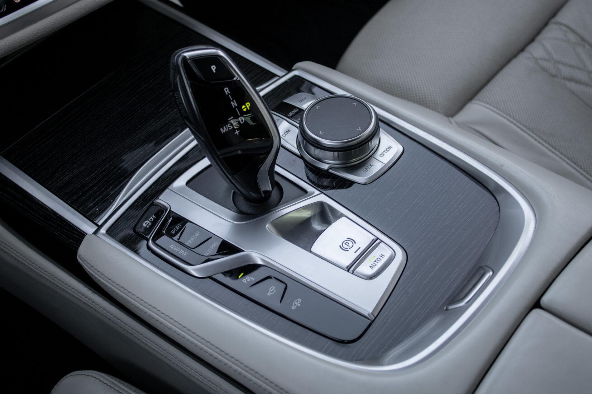 2017 BMW 740d, černá sedan, 137 000 km