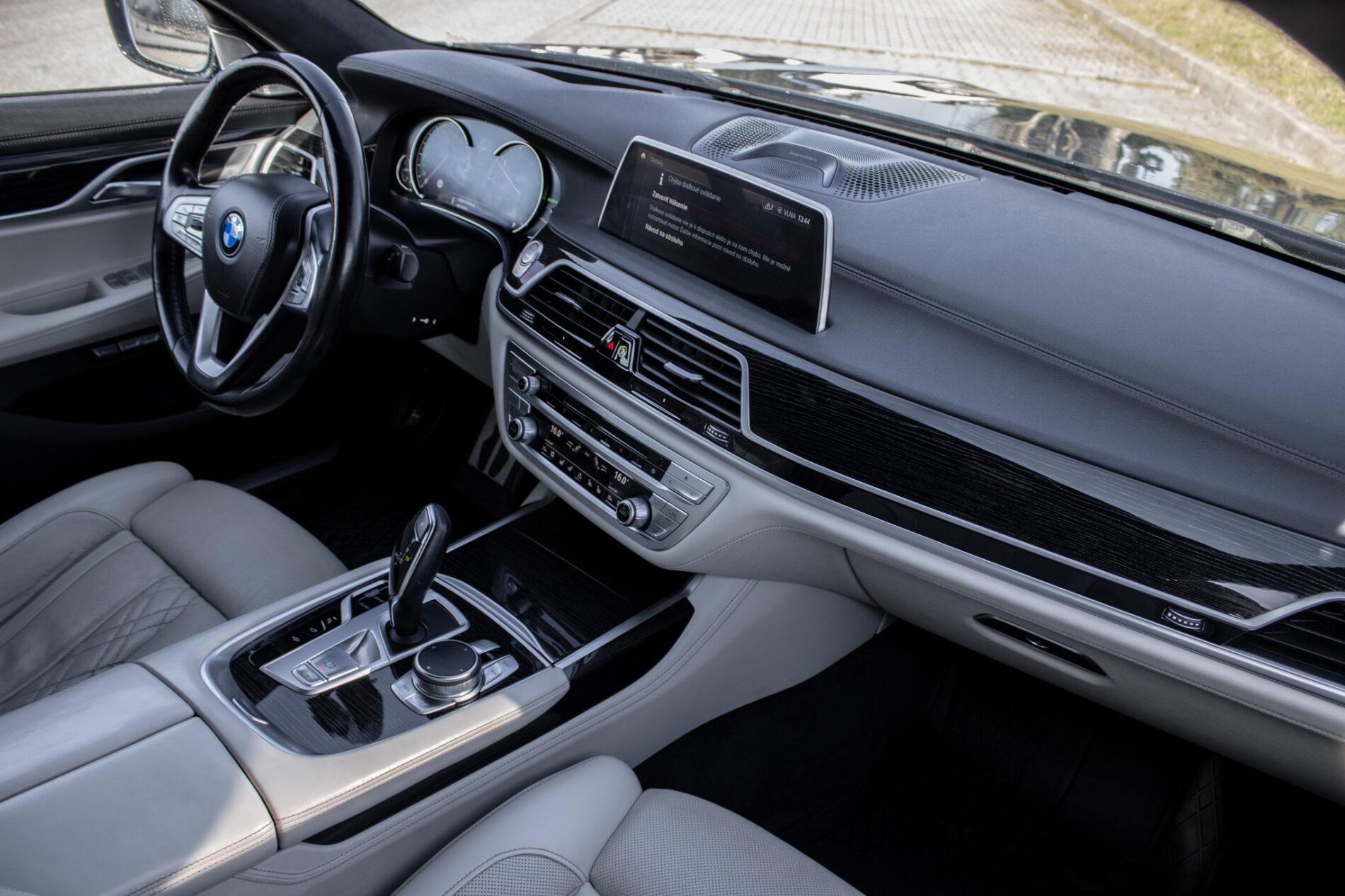 2017 BMW 740d, černá sedan, 137 000 km