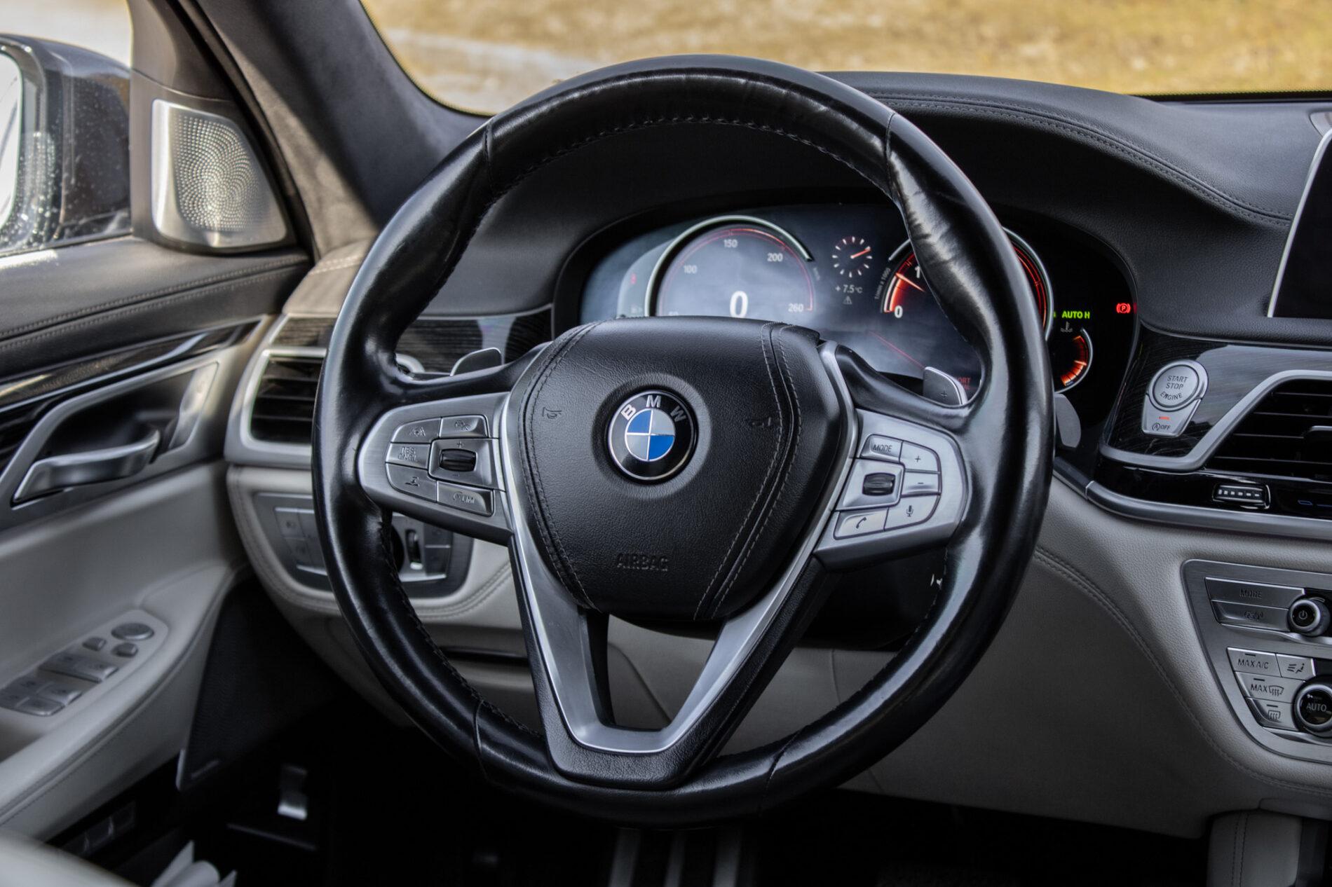 2017 BMW 740d, černá sedan, 137 000 km
