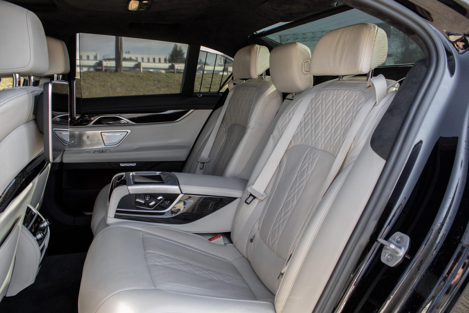 2017 BMW 740d, černá sedan, 137 000 km
