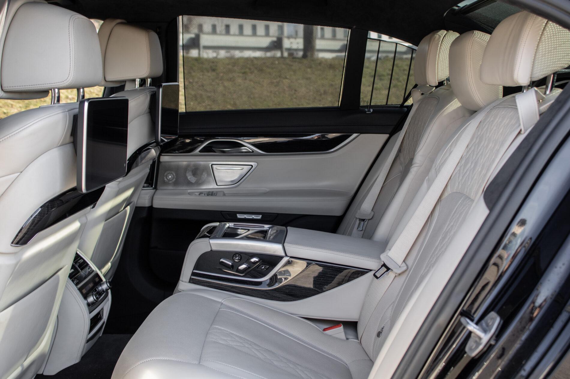 2017 BMW 740d, černá sedan, 137 000 km