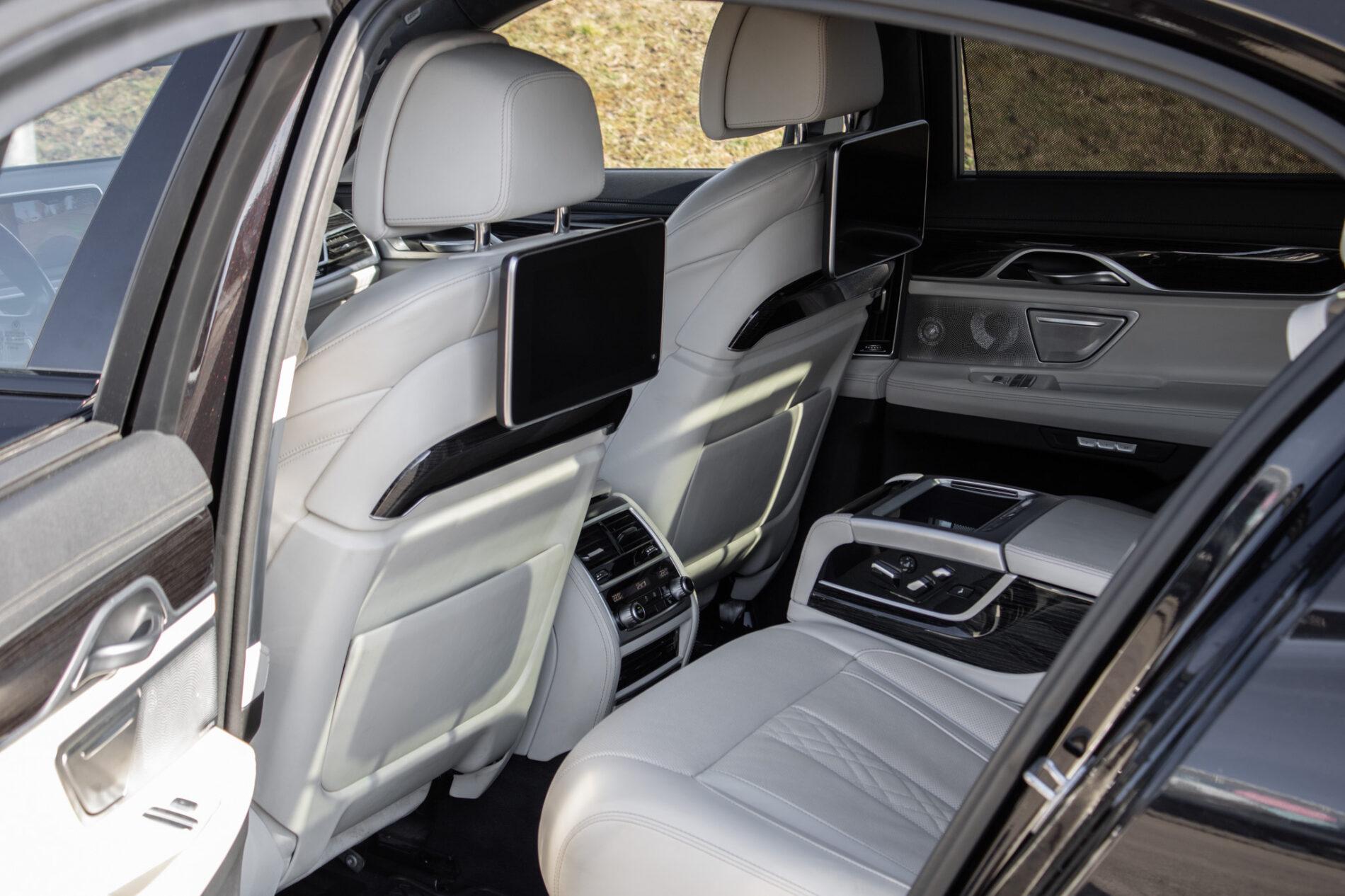 2017 BMW 740d, černá sedan, 137 000 km