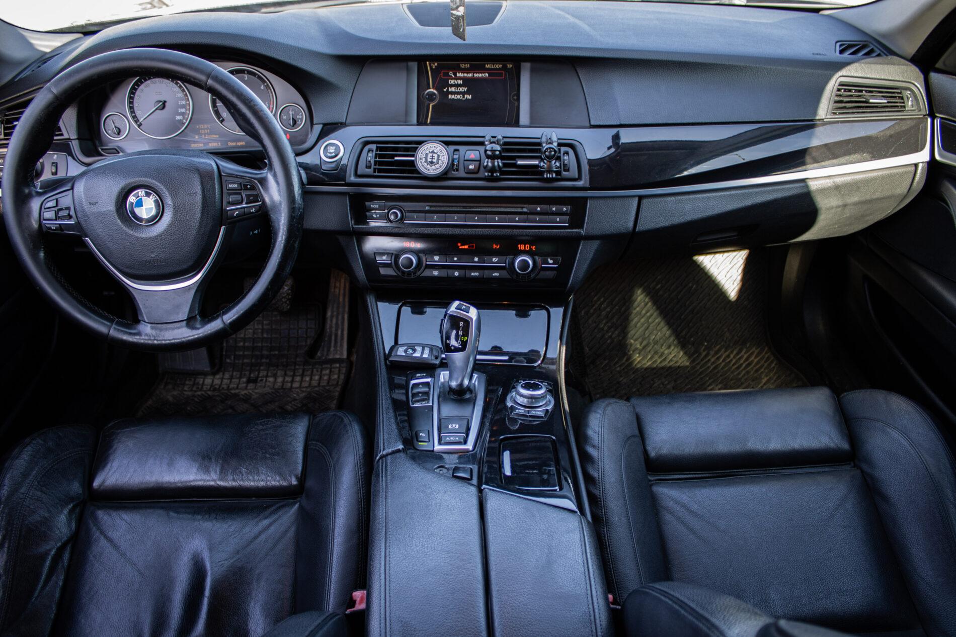 2010 BMW 530d, černá sedan, 468 596 km