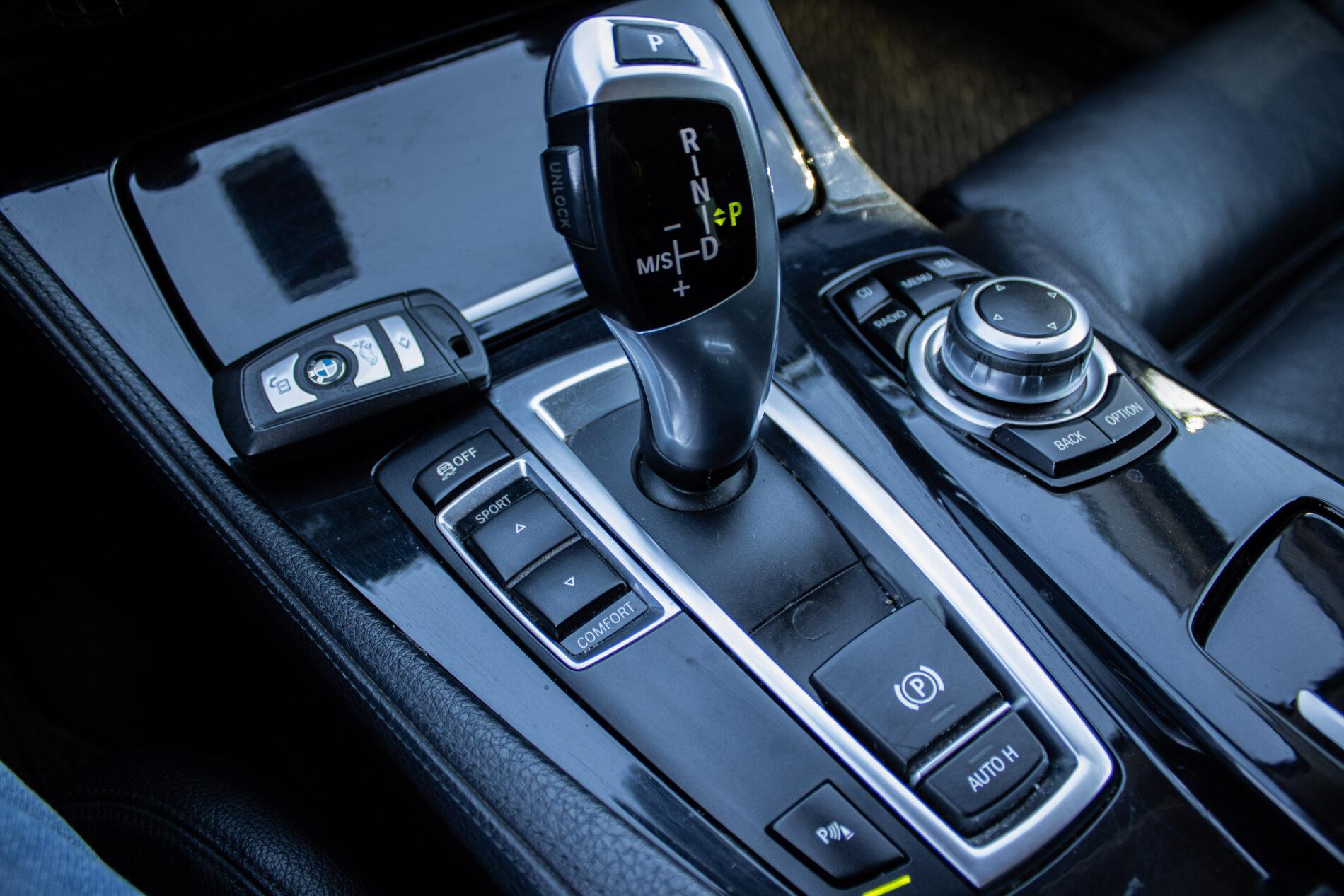 2010 BMW 530d, černá sedan, 468 596 km