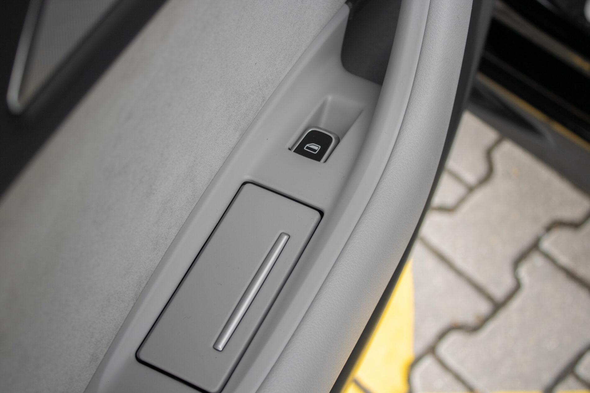 2018 AUDI A6, černá sedan, 282 345 km