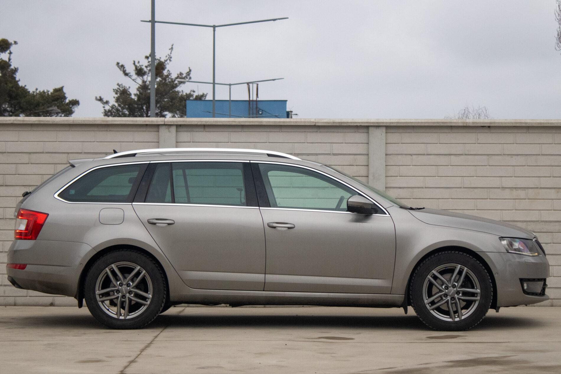 2015 Skoda Octavia RS, hnědá kombi, 205 479 km
