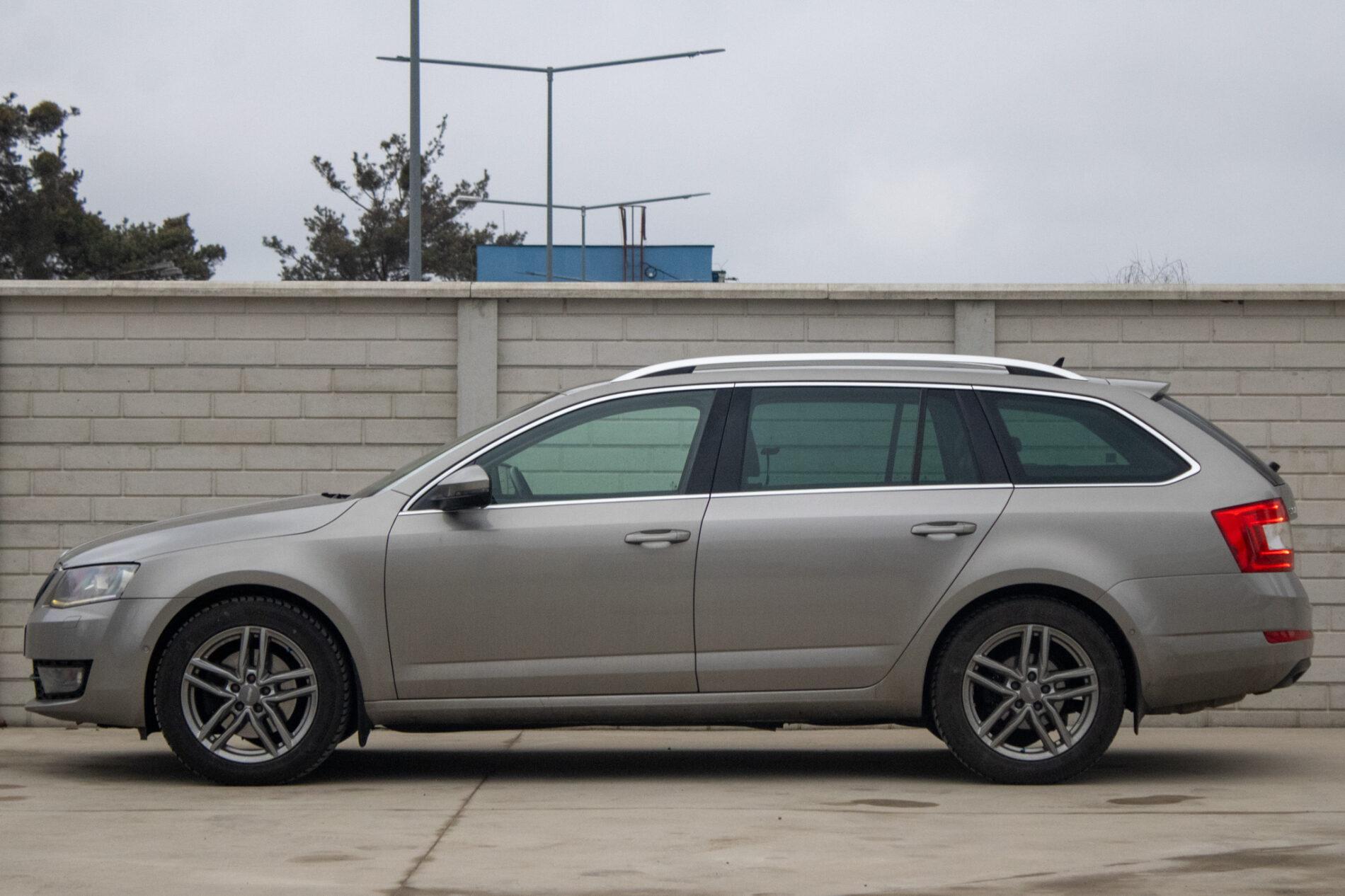 2015 Skoda Octavia RS, hnědá kombi, 205 479 km