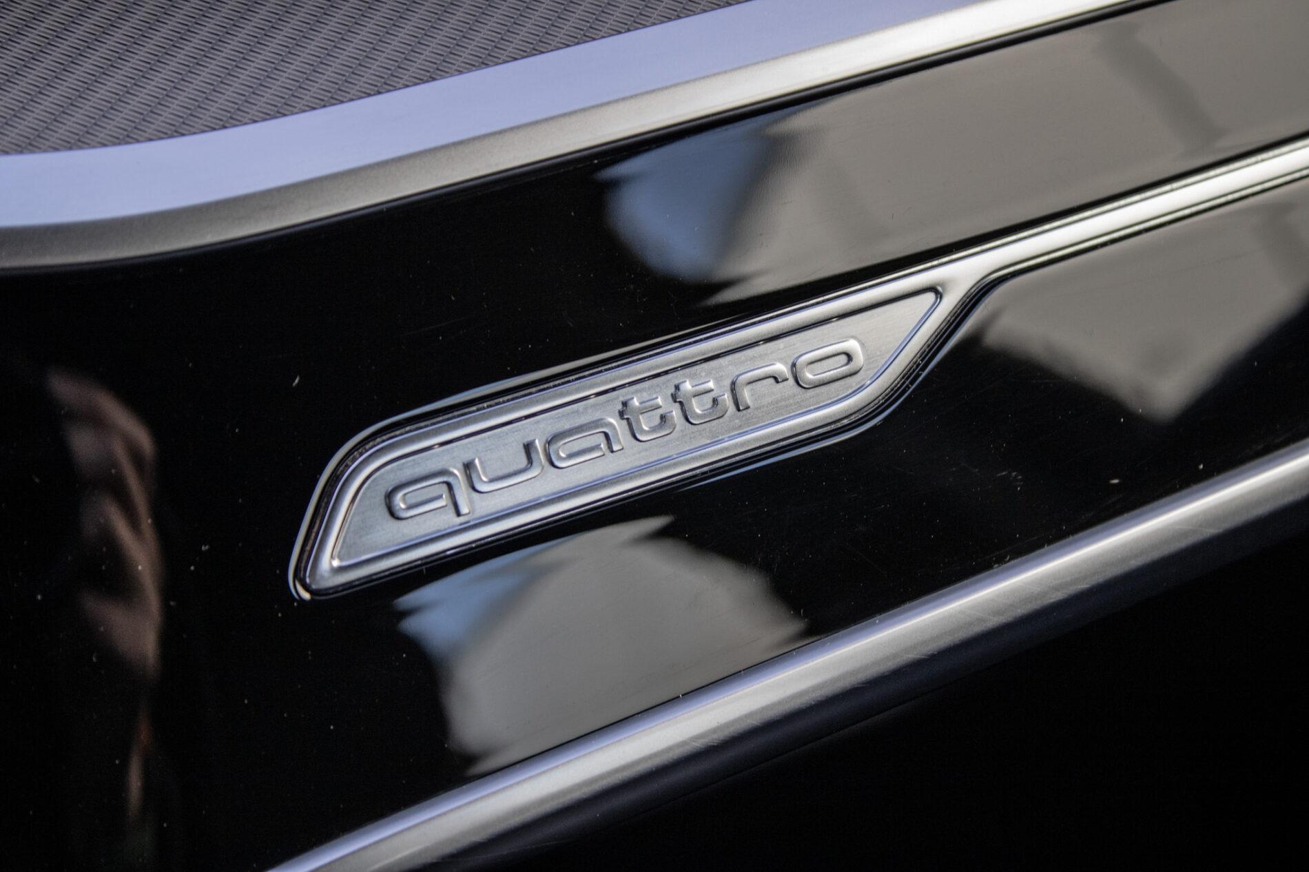 2018 AUDI A6, šedá kombi, 200 246 km