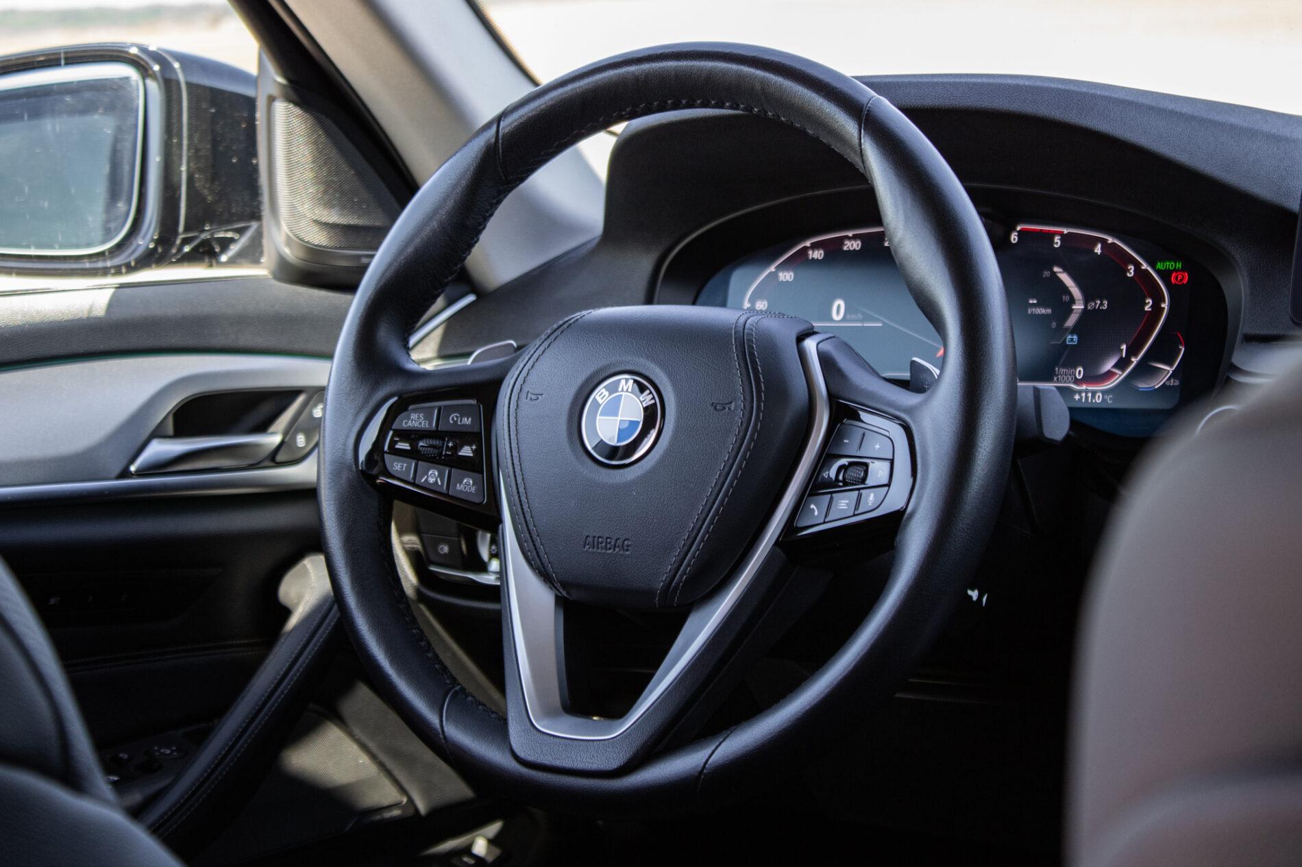 2022 BMW 540d, černá sedan, 145 997 km